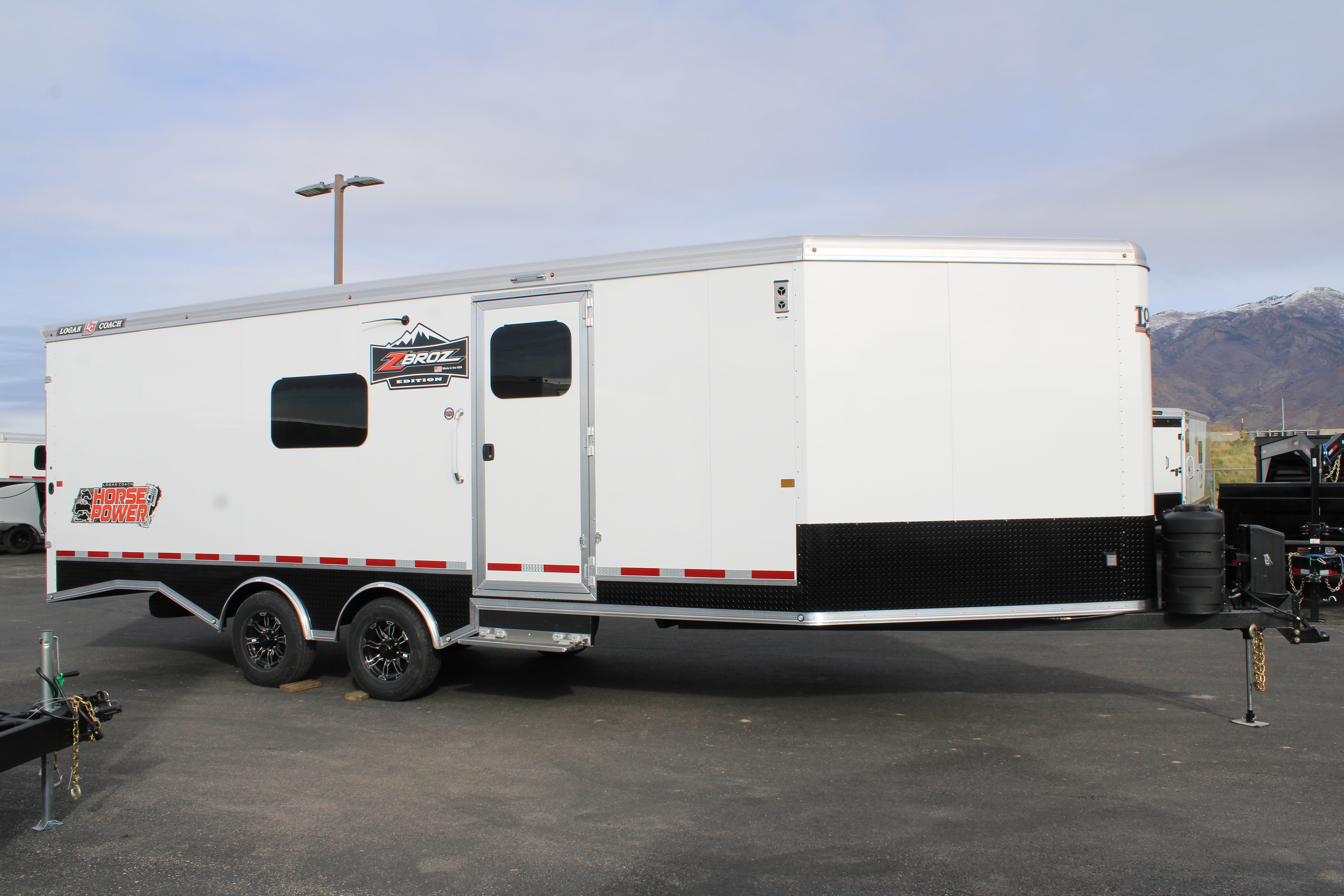 Logan Coach HP Trailer