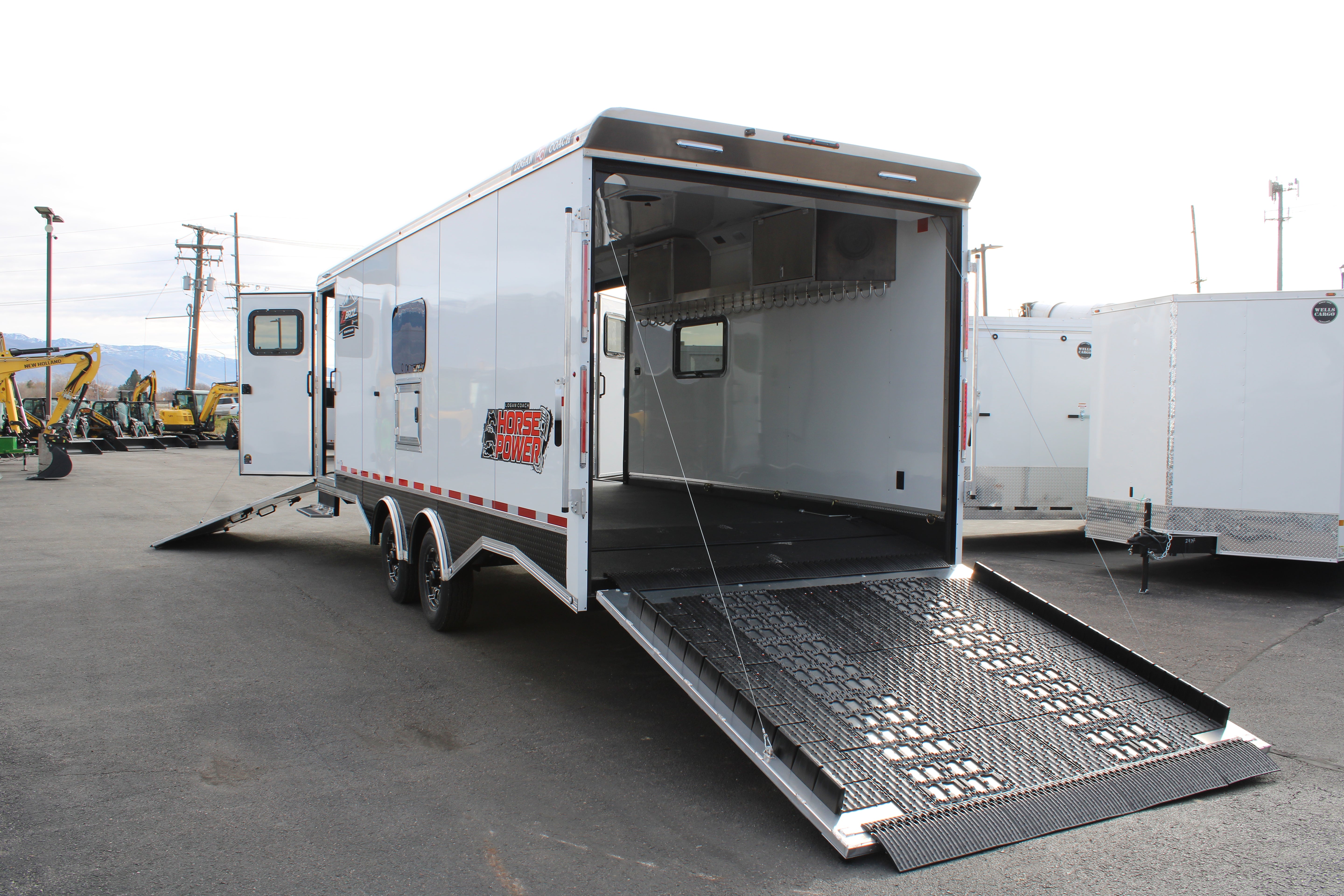 Logan Coach HP Trailer