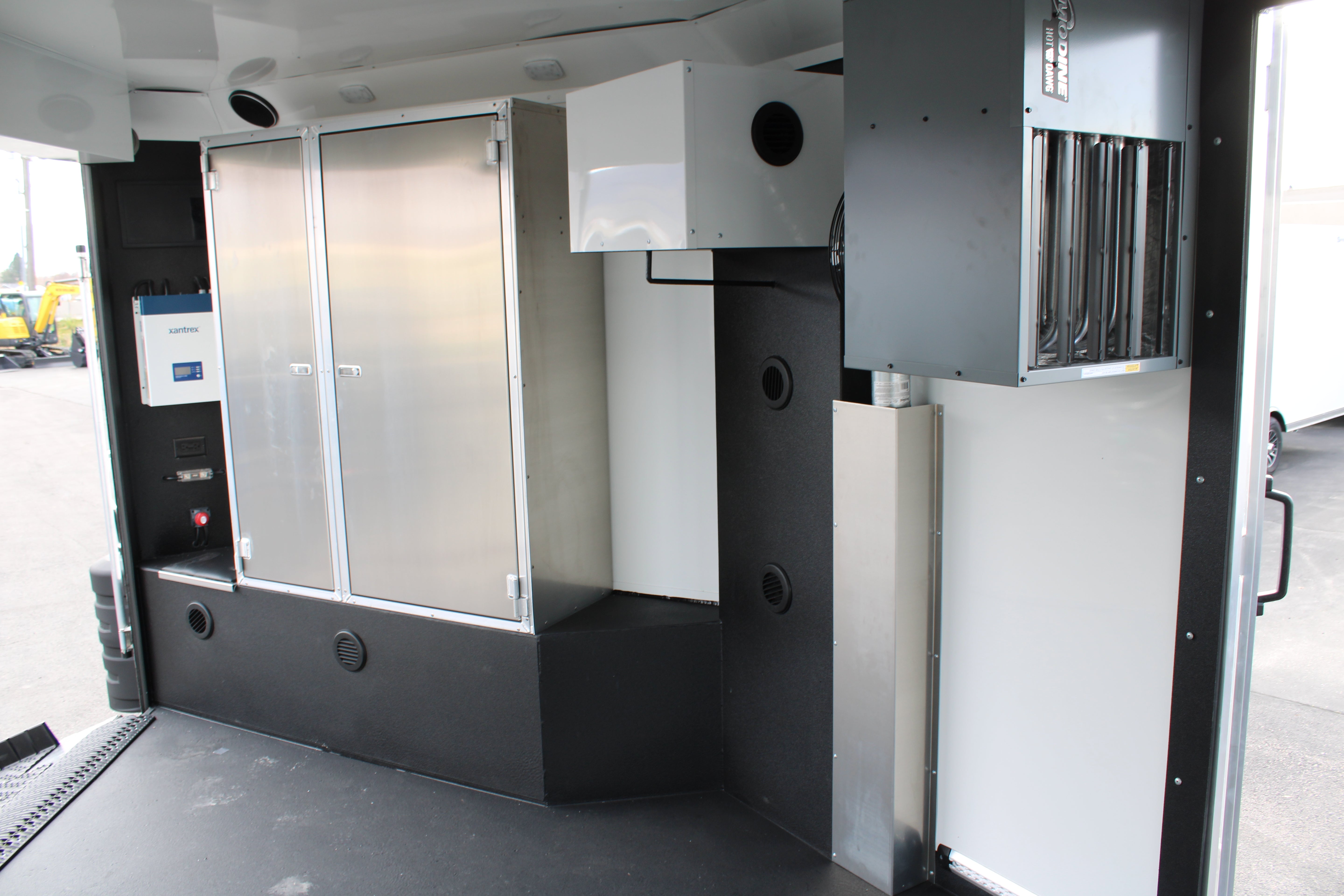 Logan Coach HP Trailer