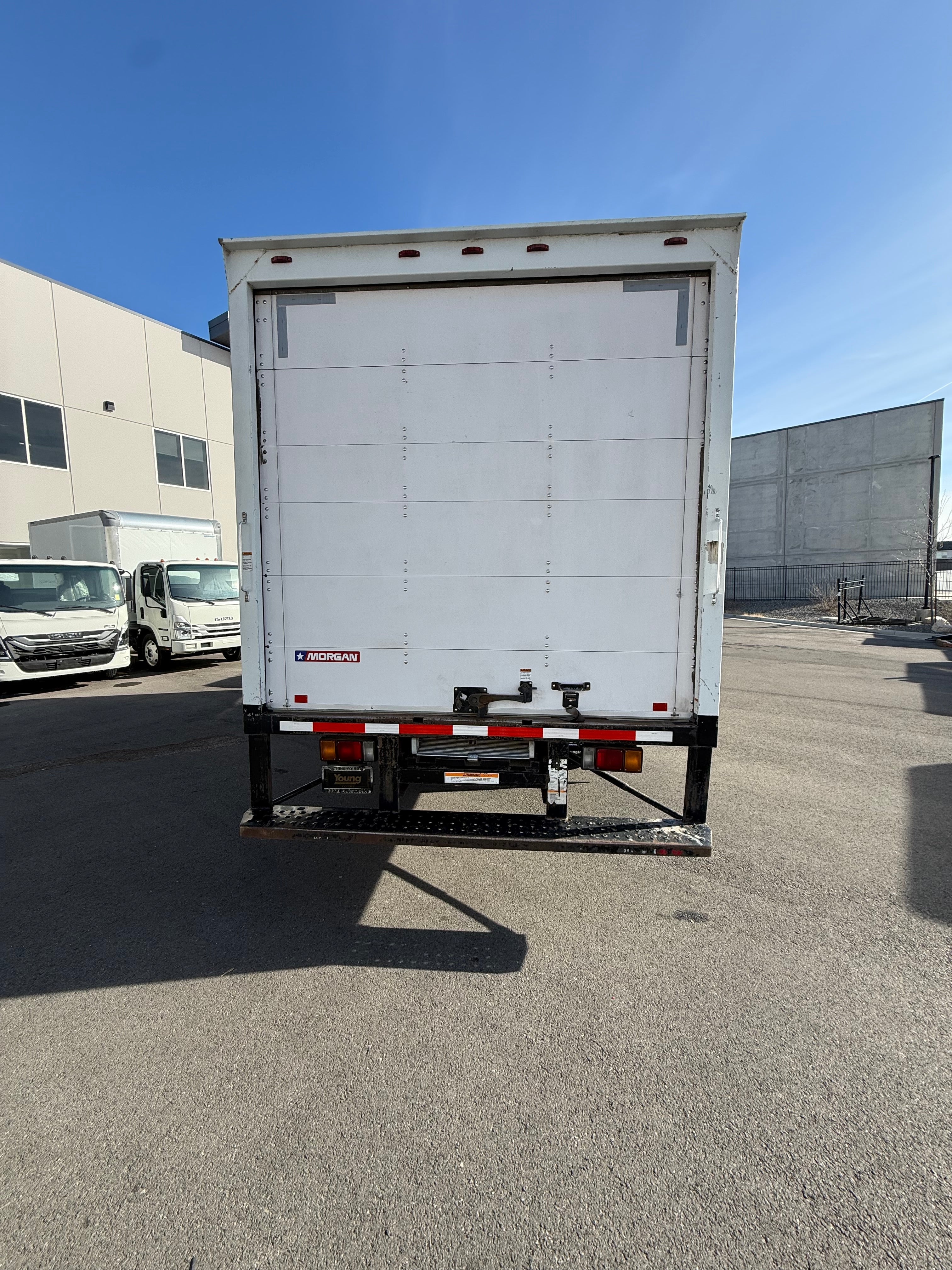 USED 2017 ISUZU NPRXD 20' BOX TRUCK