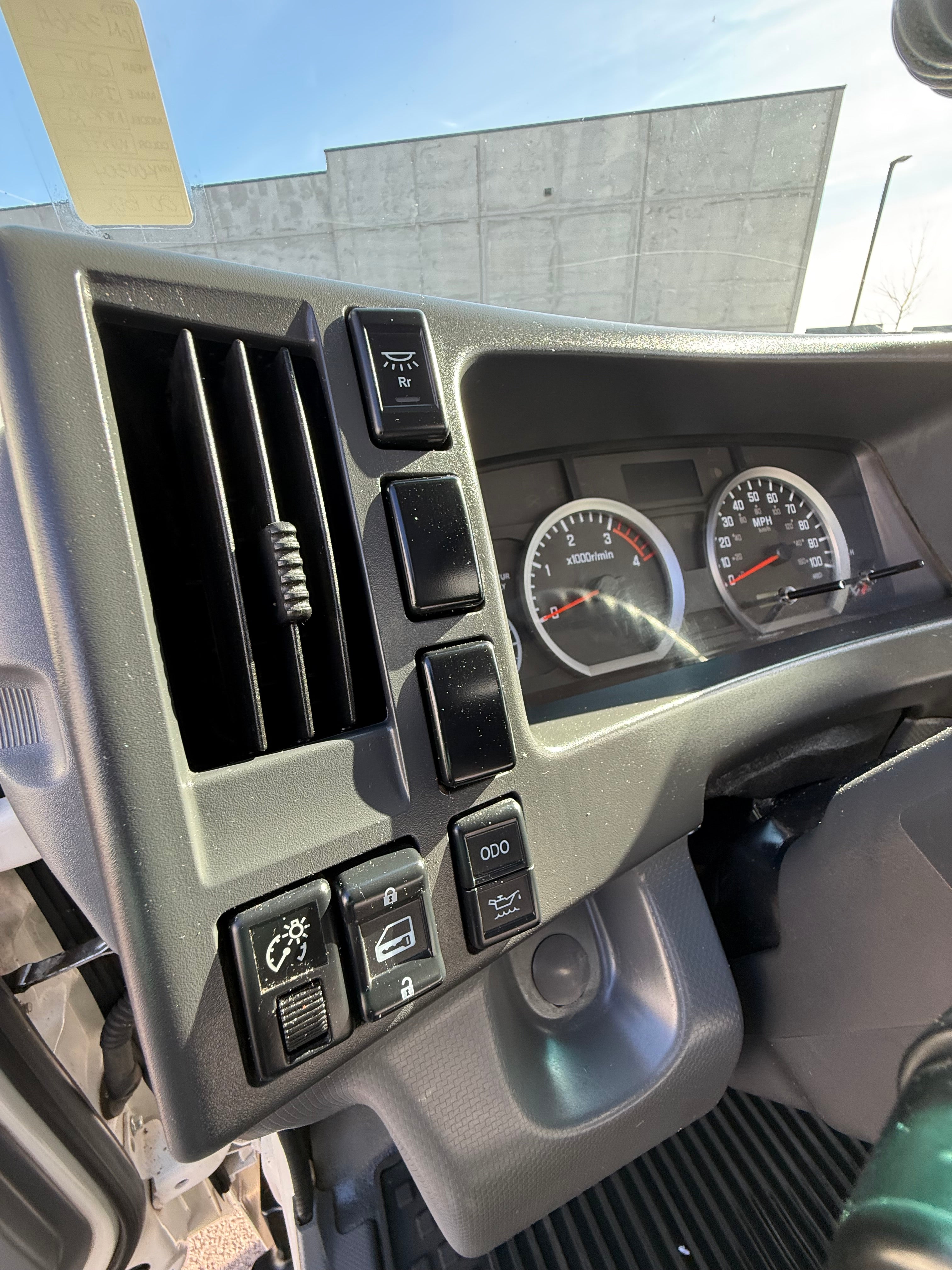 USED 2017 ISUZU NPRXD 20' BOX TRUCK