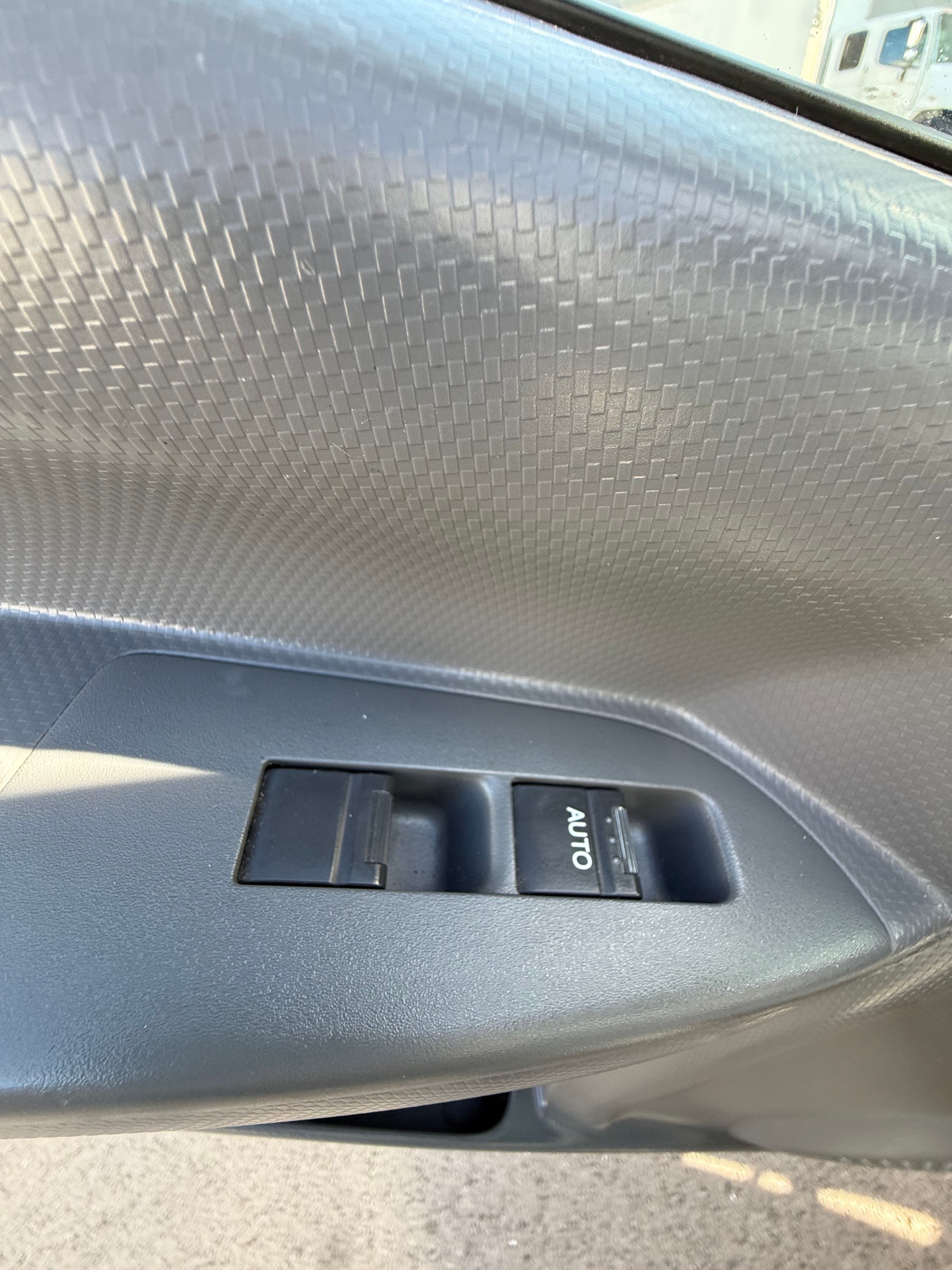 USED 2017 ISUZU NPRXD 20' BOX TRUCK