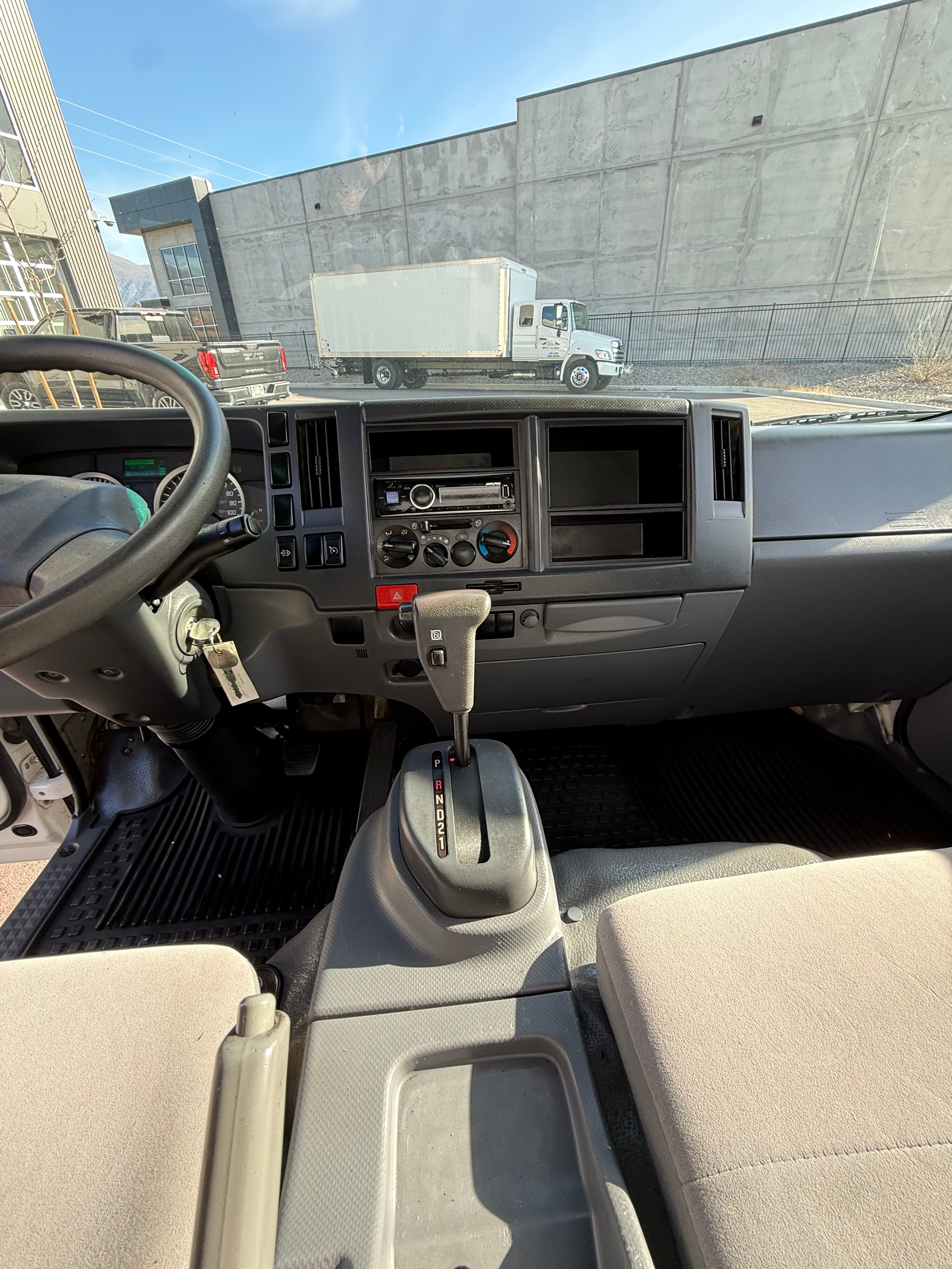USED 2017 ISUZU NPRXD 20' BOX TRUCK