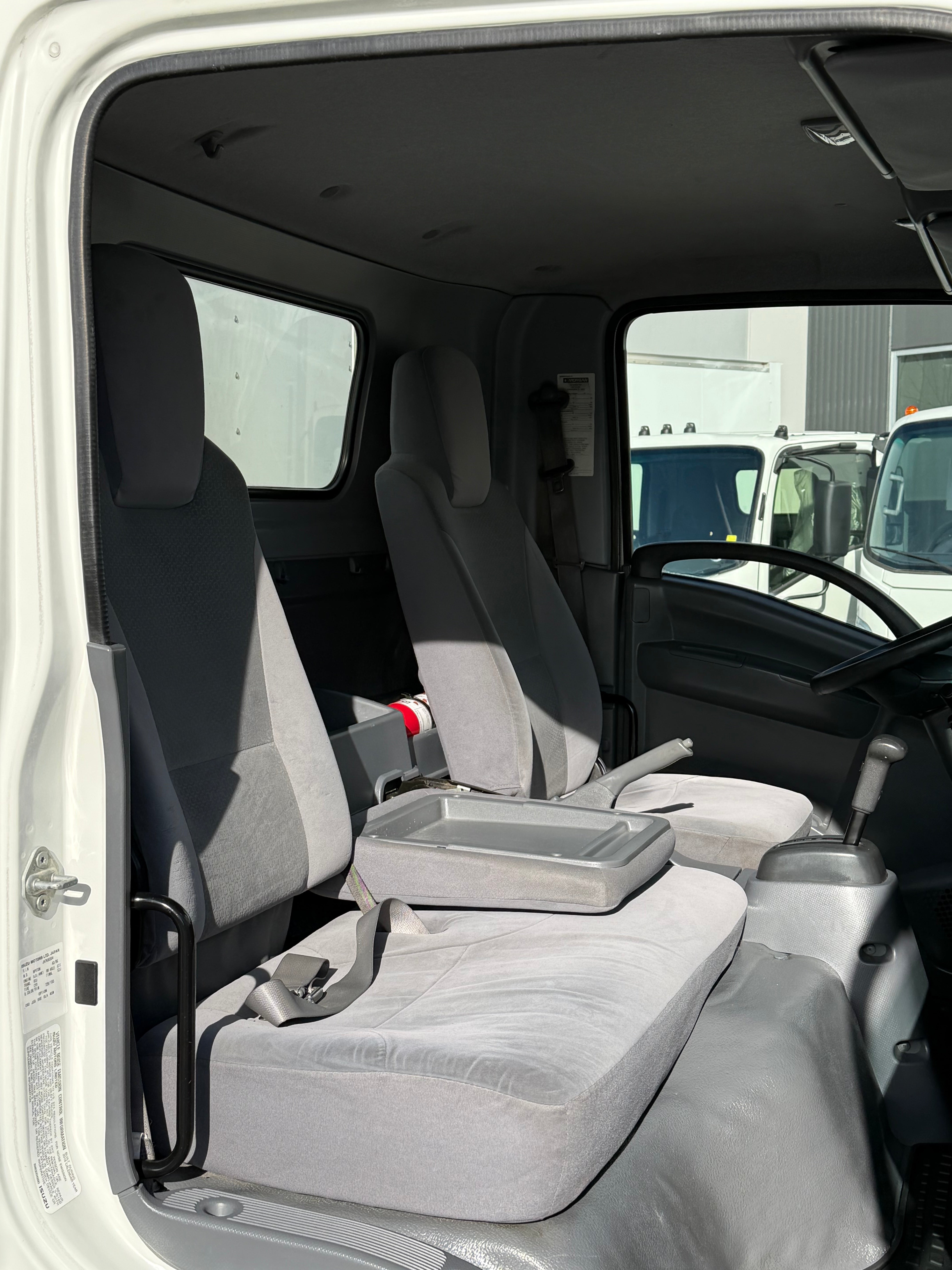 USED 2017 ISUZU NPRXD 20' BOX TRUCK