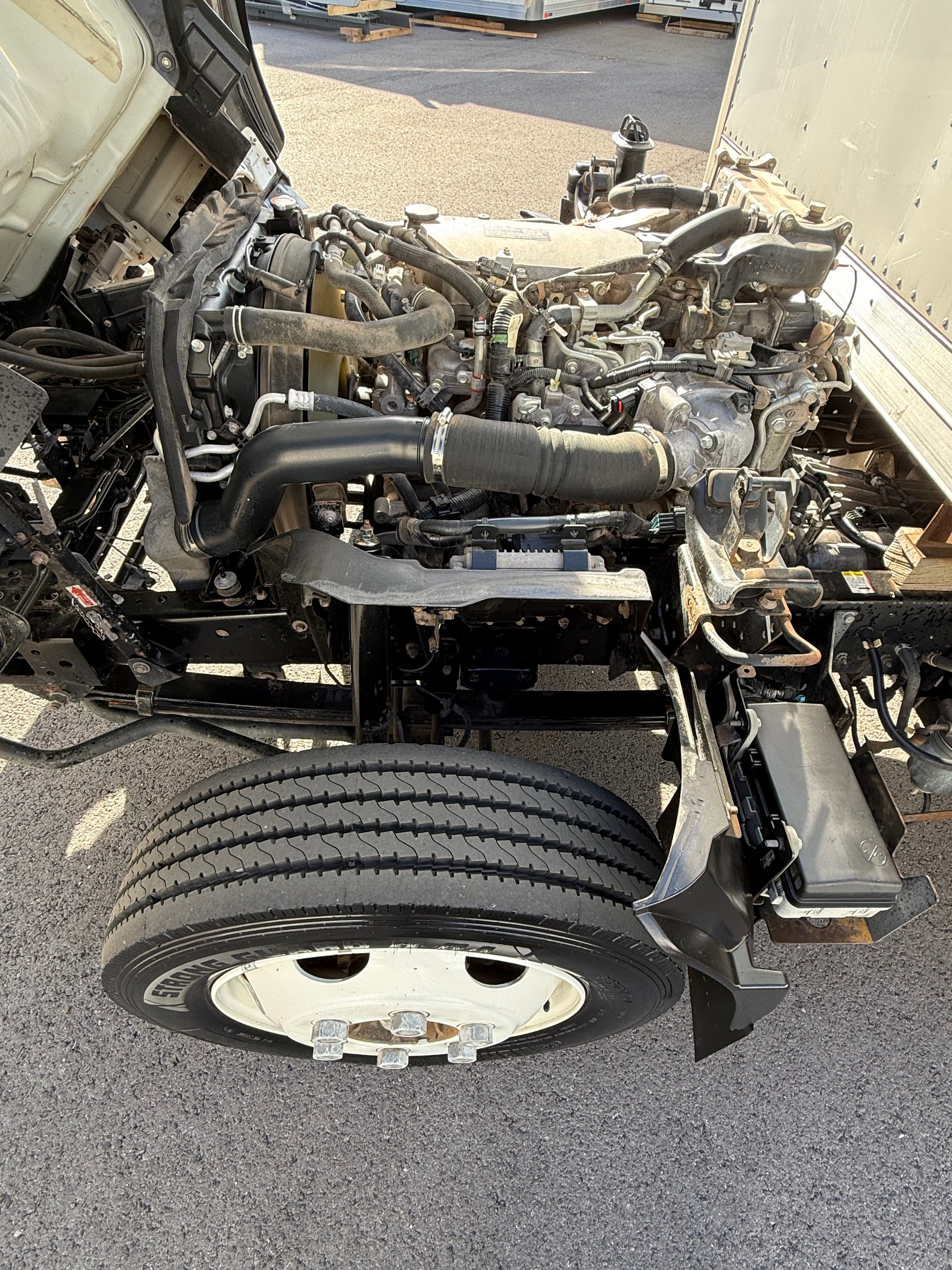 USED 2017 ISUZU NPRXD 20' BOX TRUCK