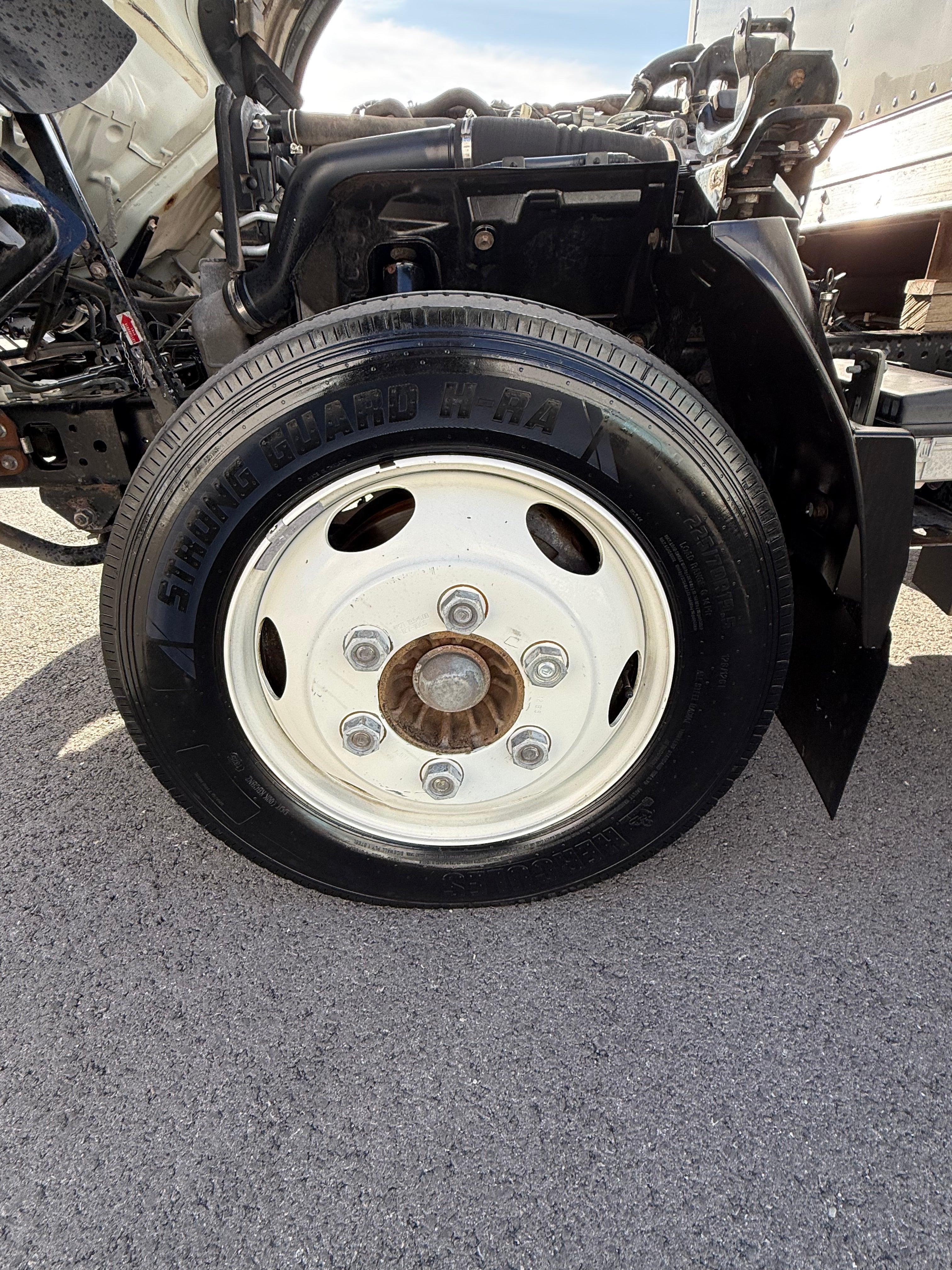 USED 2017 ISUZU NPRXD 20' BOX TRUCK