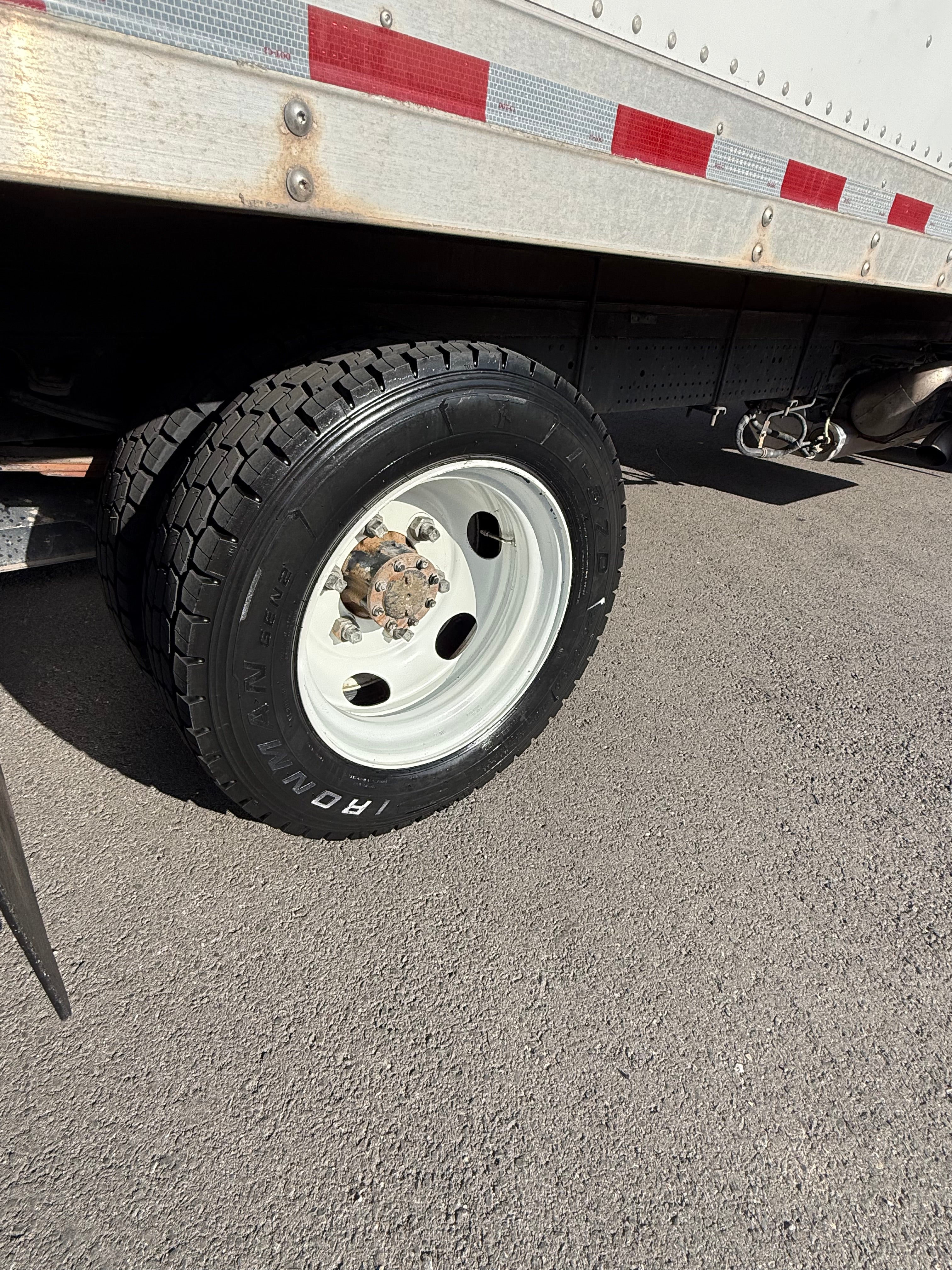 USED 2017 ISUZU NPRXD 20' BOX TRUCK