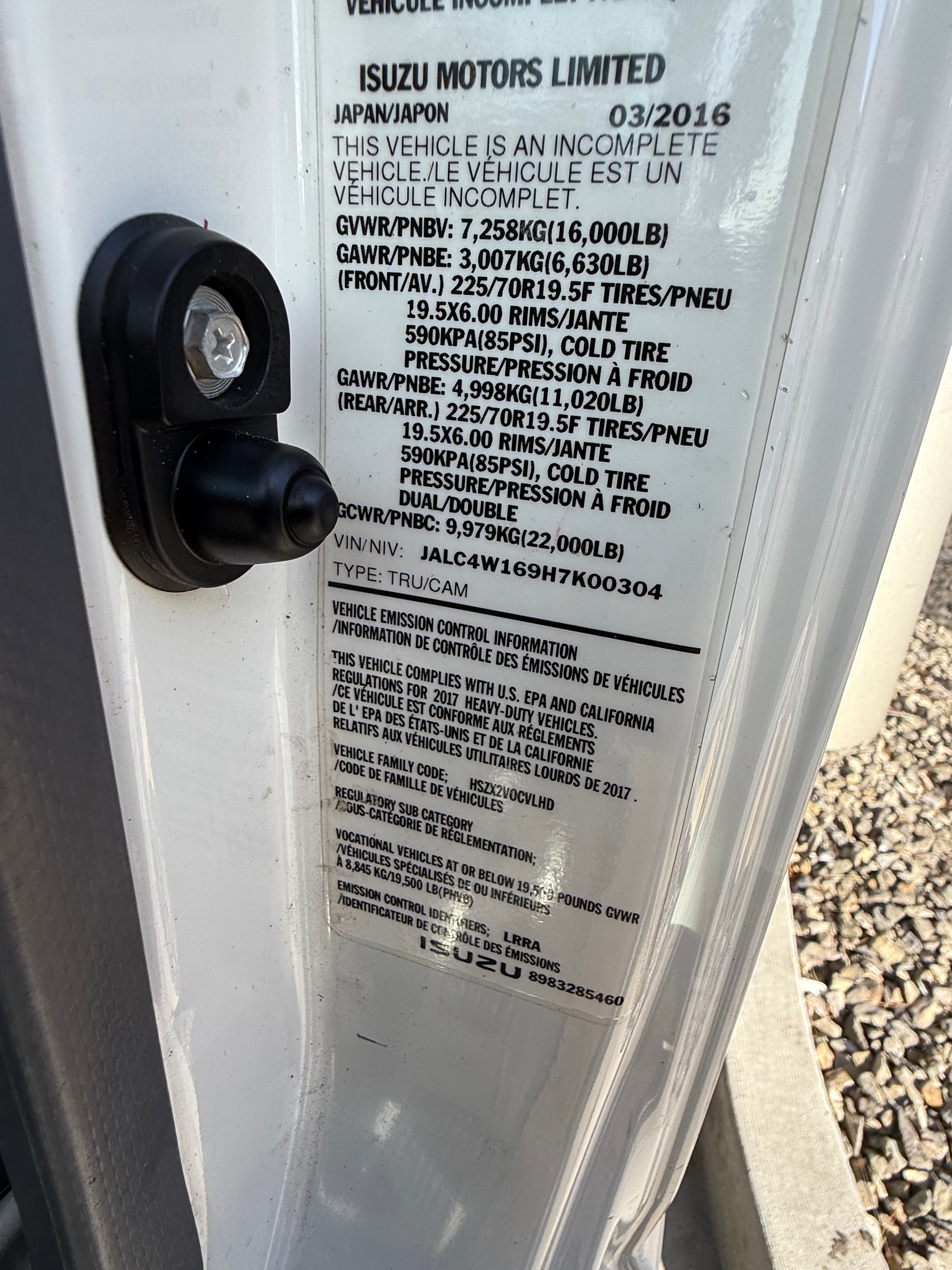 USED 2017 ISUZU NPRXD 20' BOX TRUCK