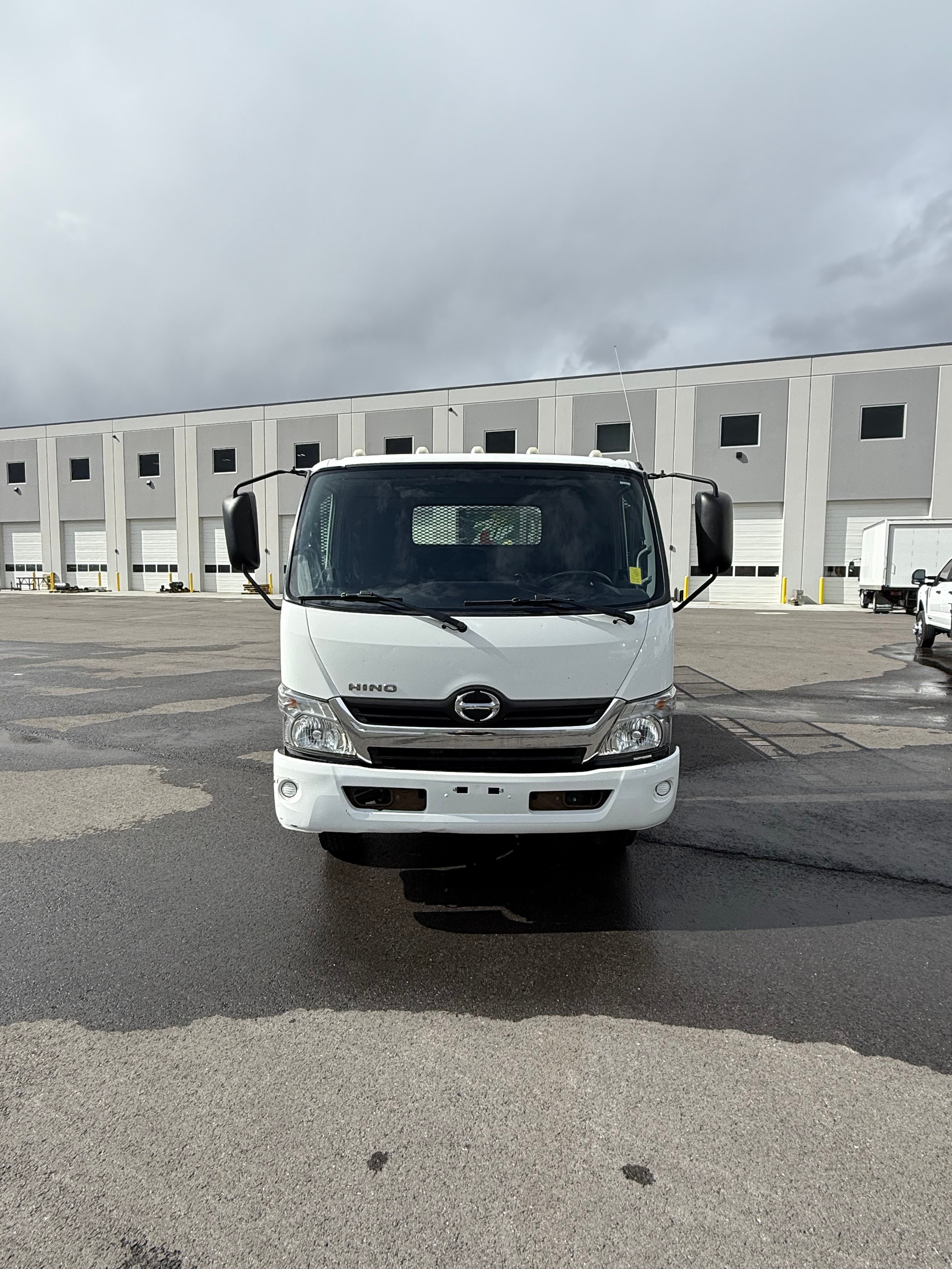 Used 2020 Hino 195 22' Folding Sides Flatbed