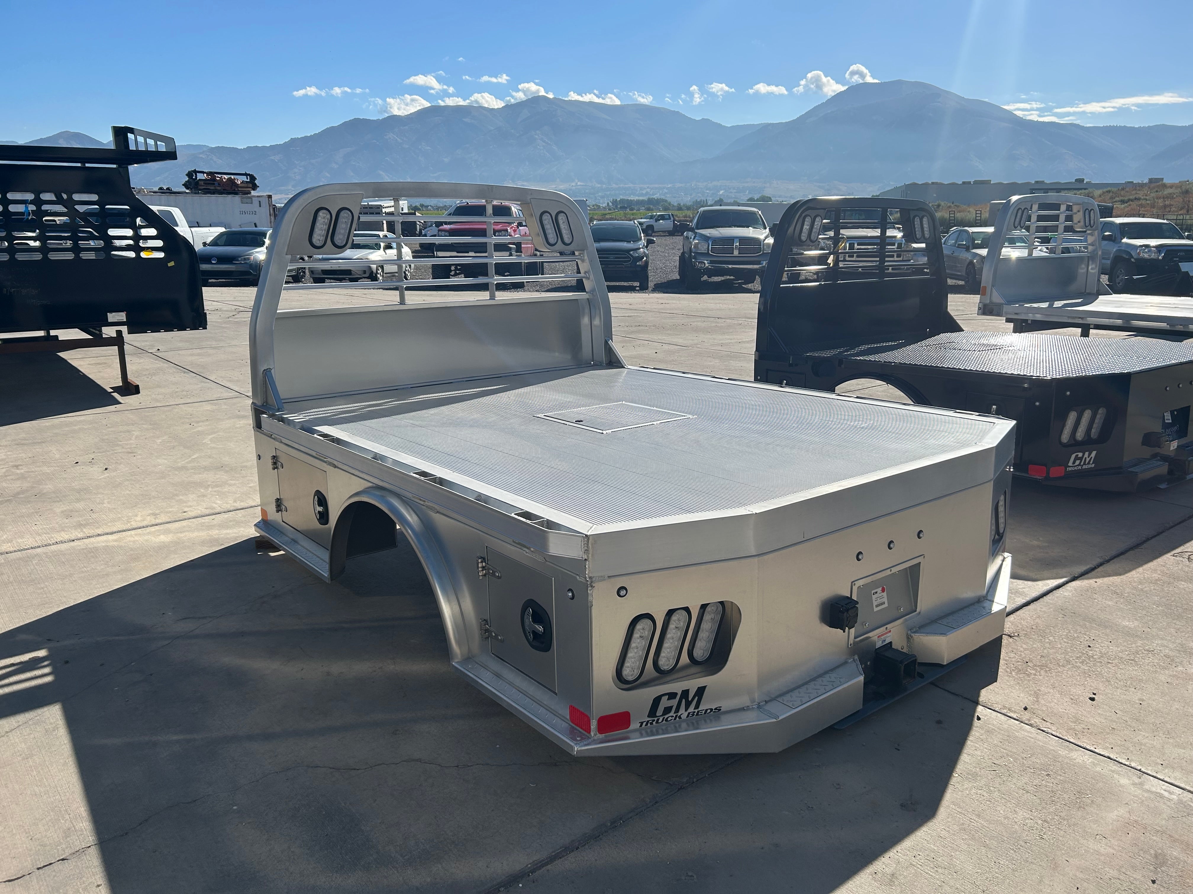 CM ALSK 7X8.6 SKIRTED TRUCK BED