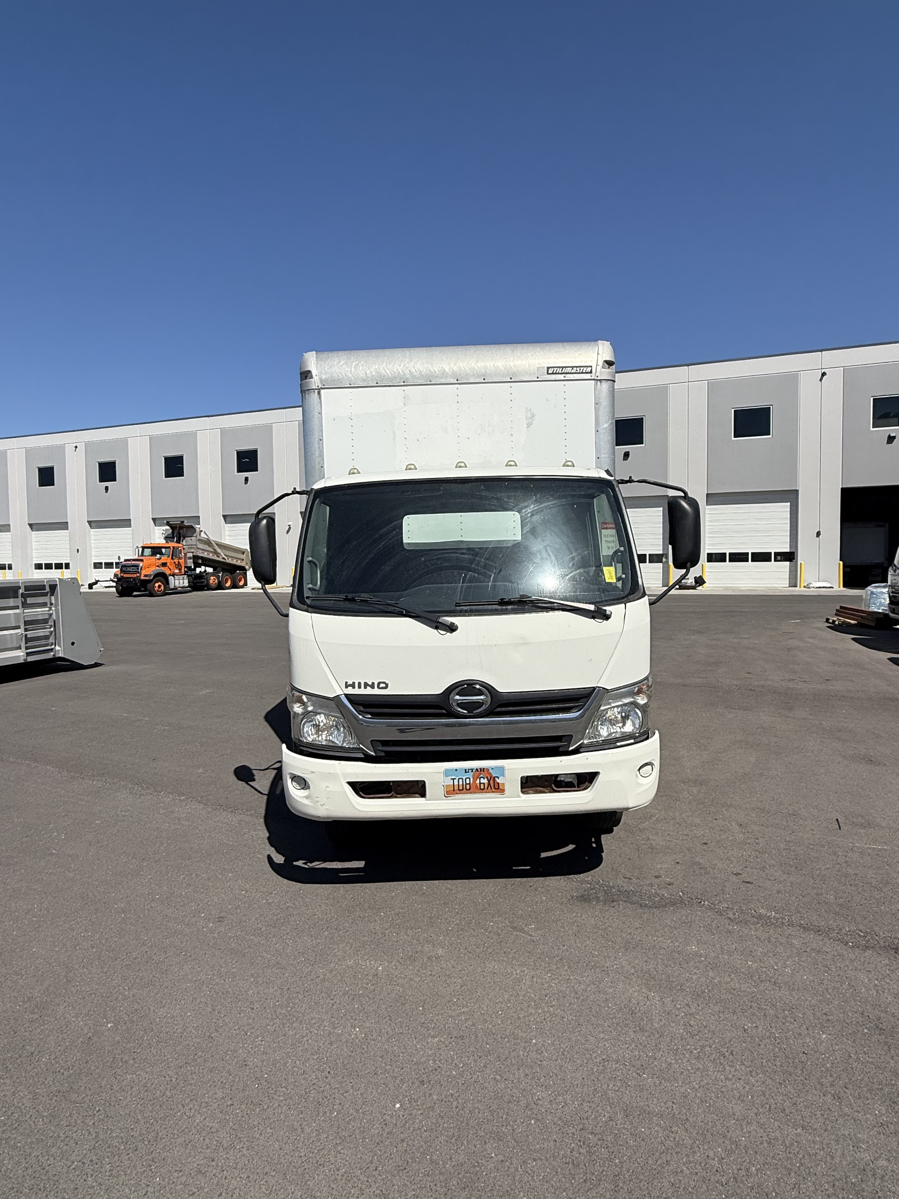 USED 2017 HINO 195 20' BOX TRUCK