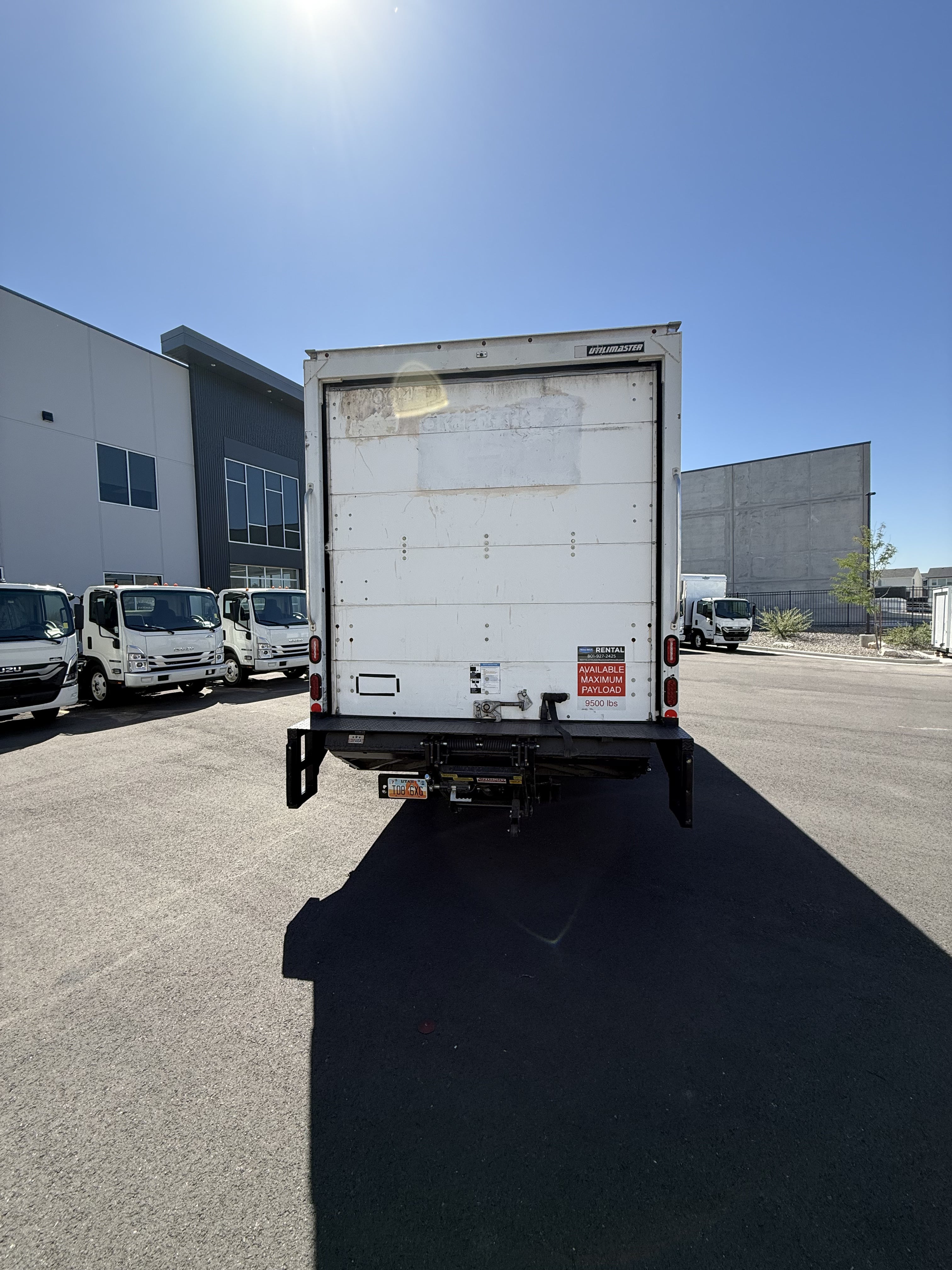 USED 2017 HINO 195 20' BOX TRUCK