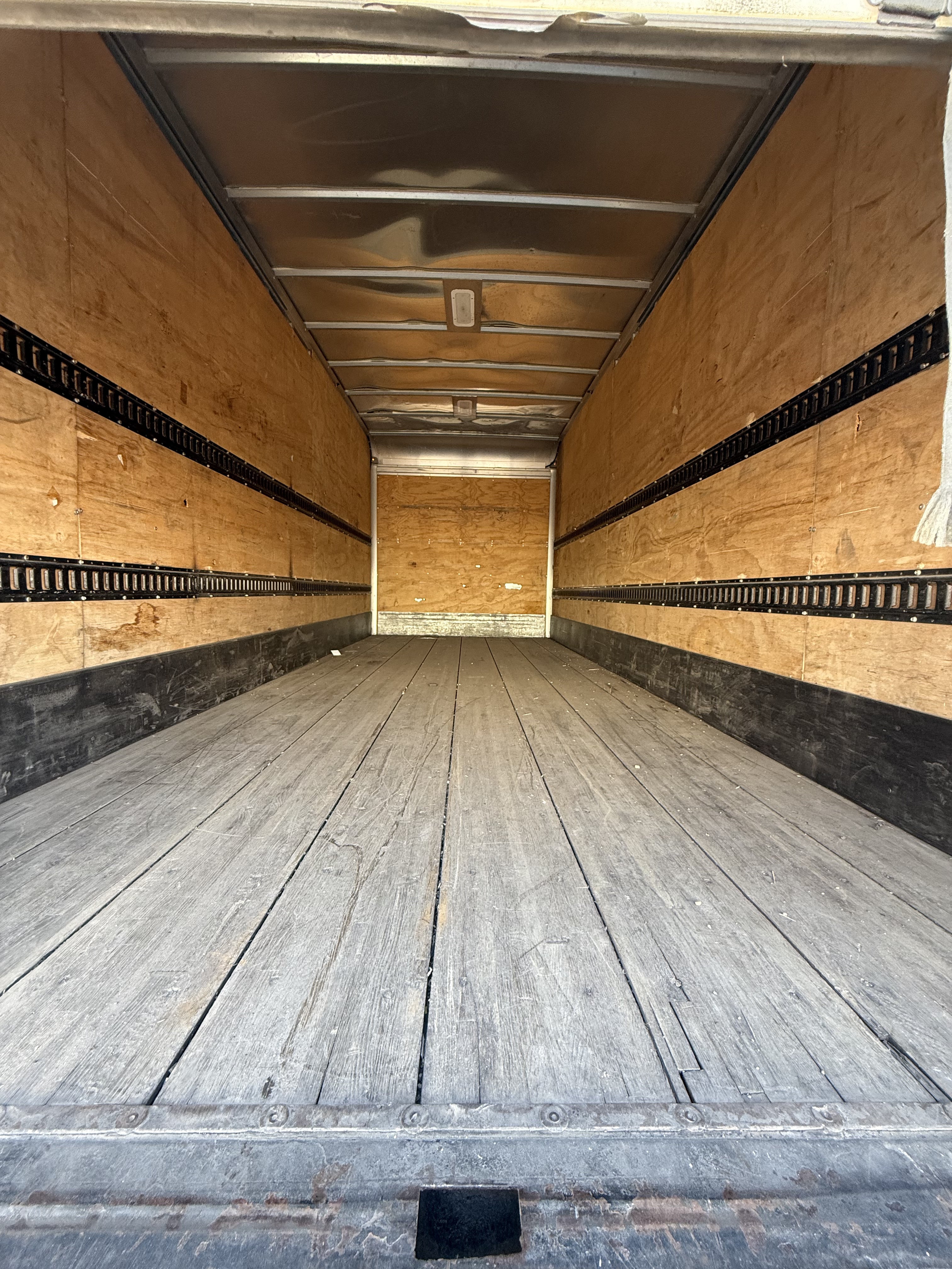 USED 2017 HINO 195 20' BOX TRUCK