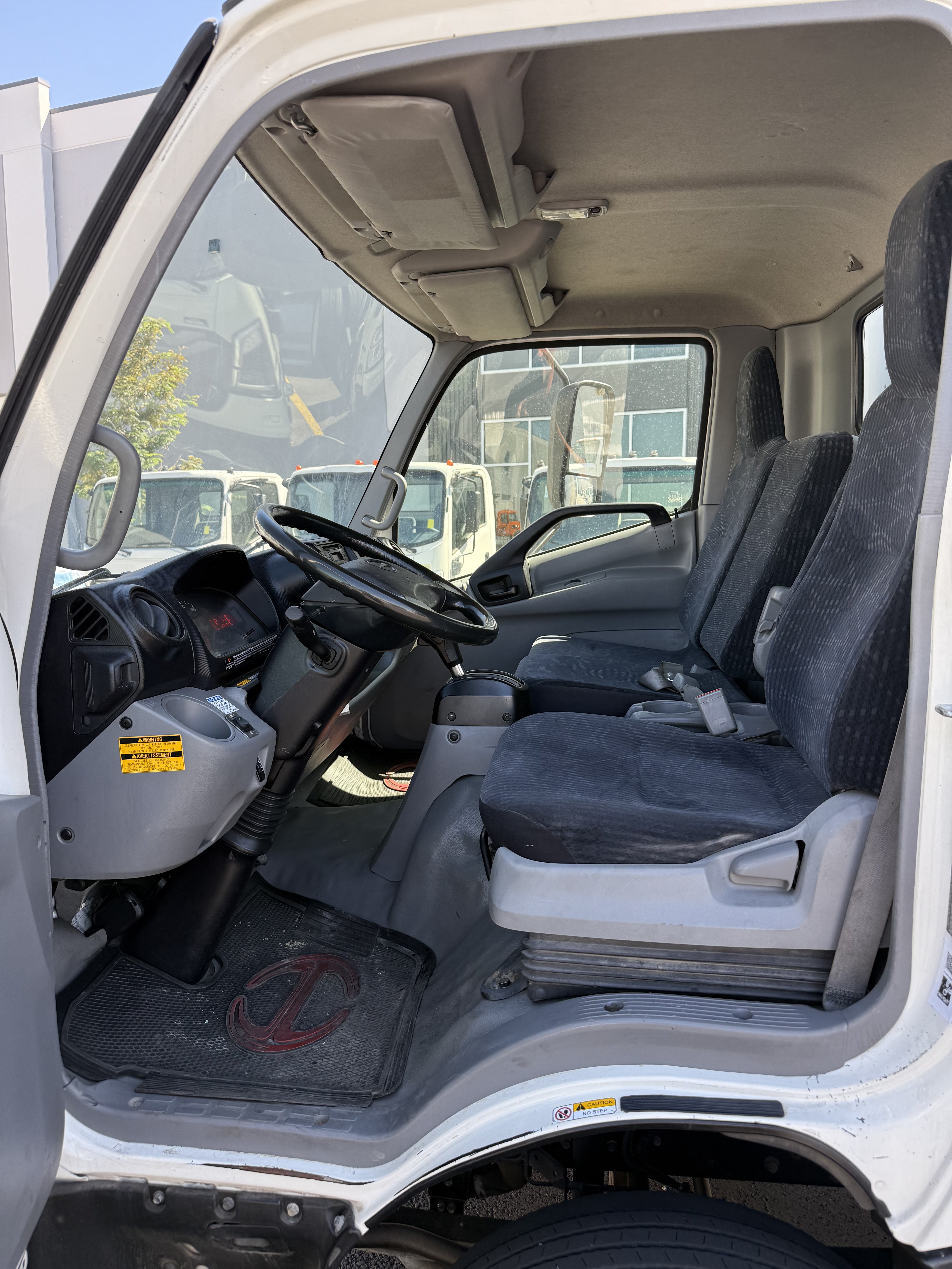 USED 2017 HINO 195 20' BOX TRUCK
