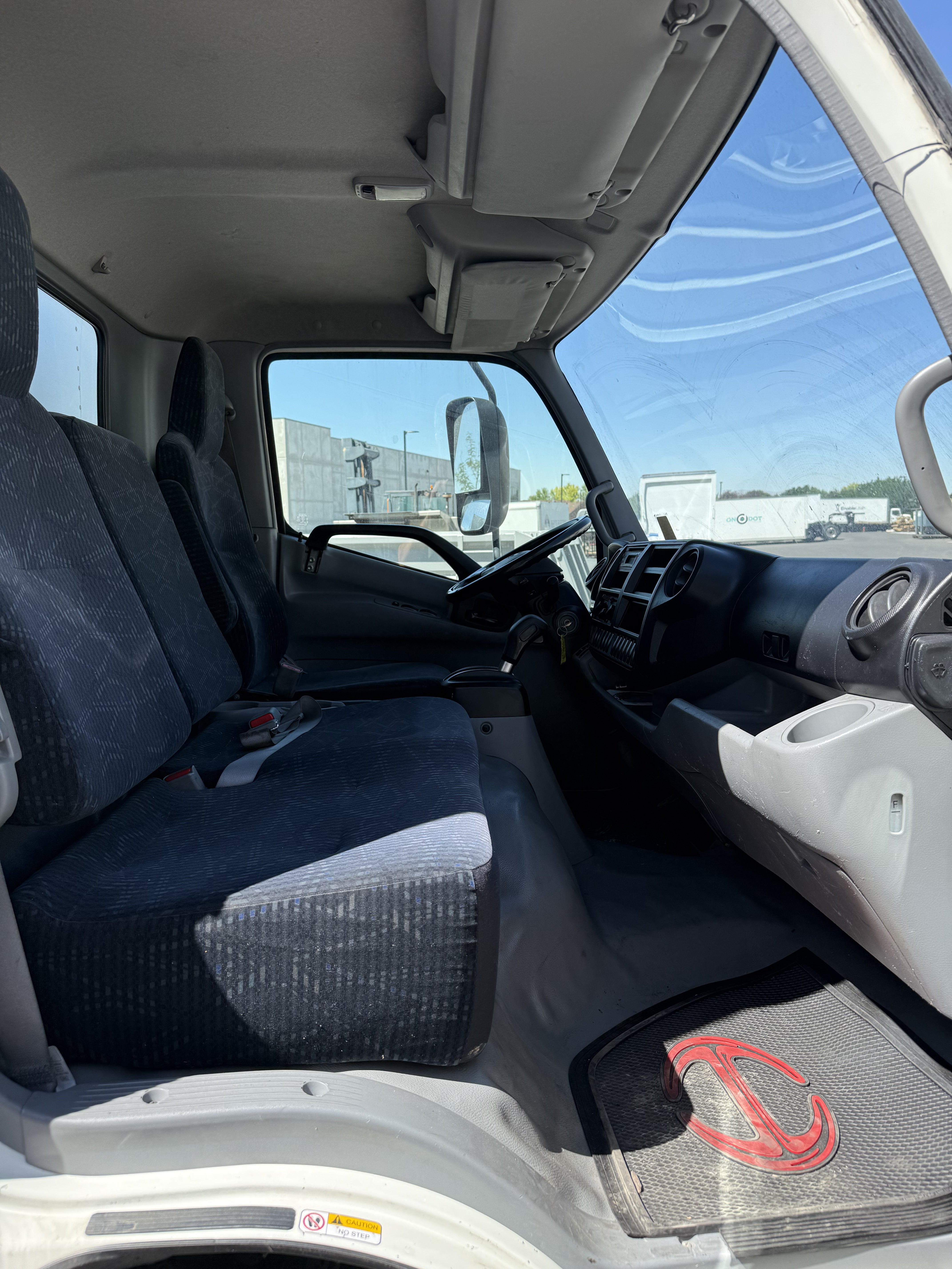 USED 2017 HINO 195 20' BOX TRUCK