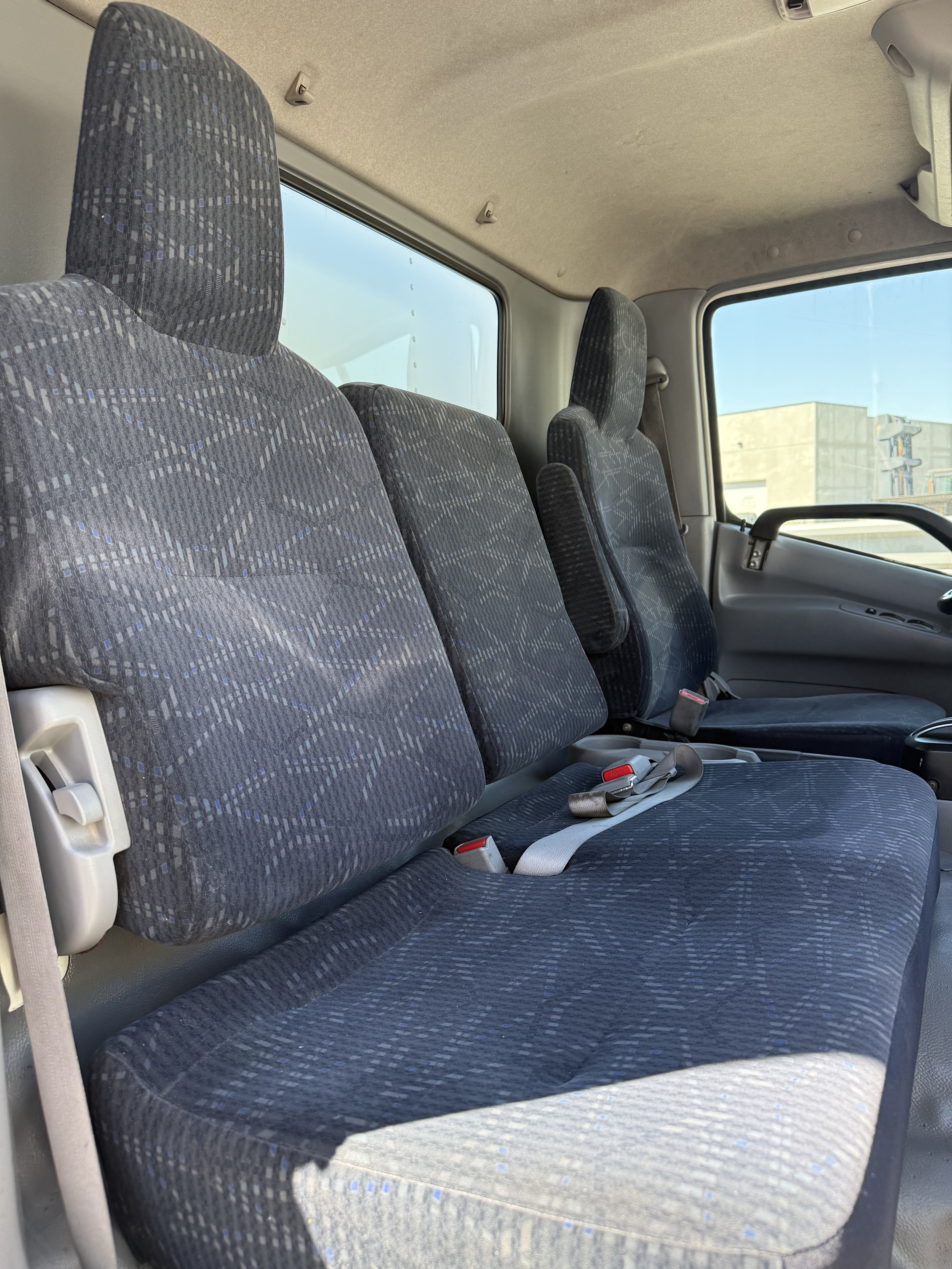 USED 2017 HINO 195 20' BOX TRUCK