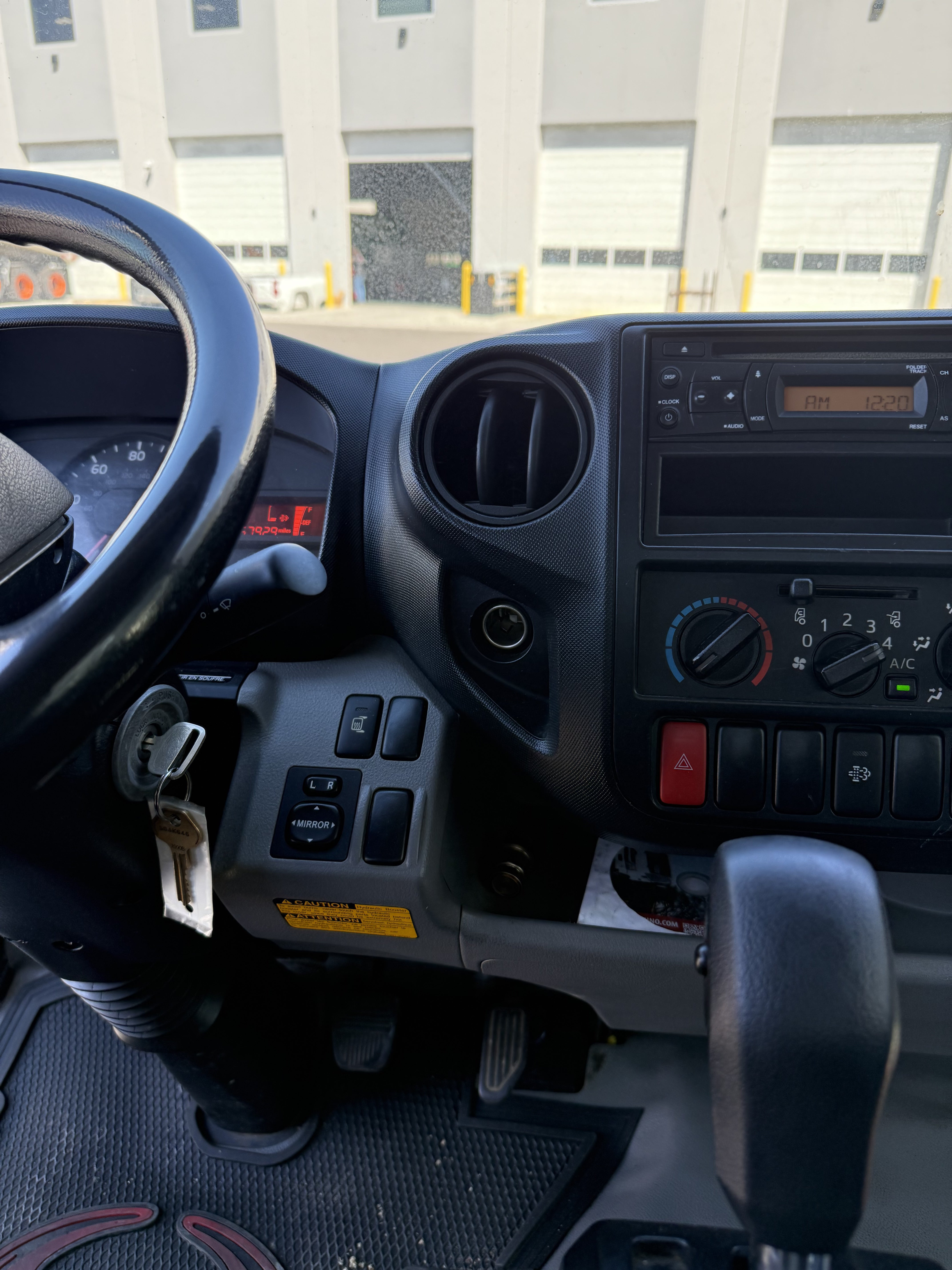 USED 2017 HINO 195 20' BOX TRUCK