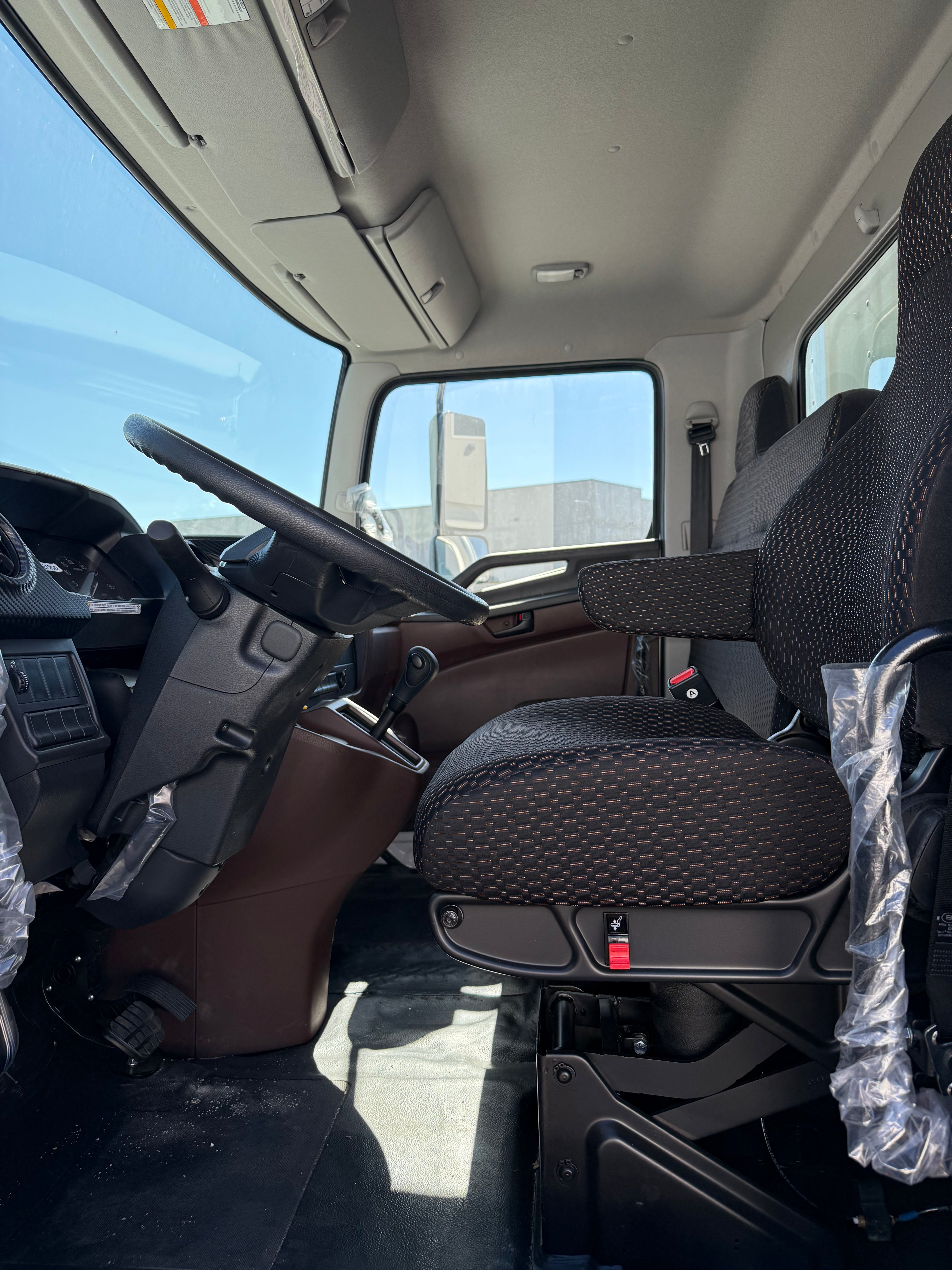 2025 HINO L6 Box Truck