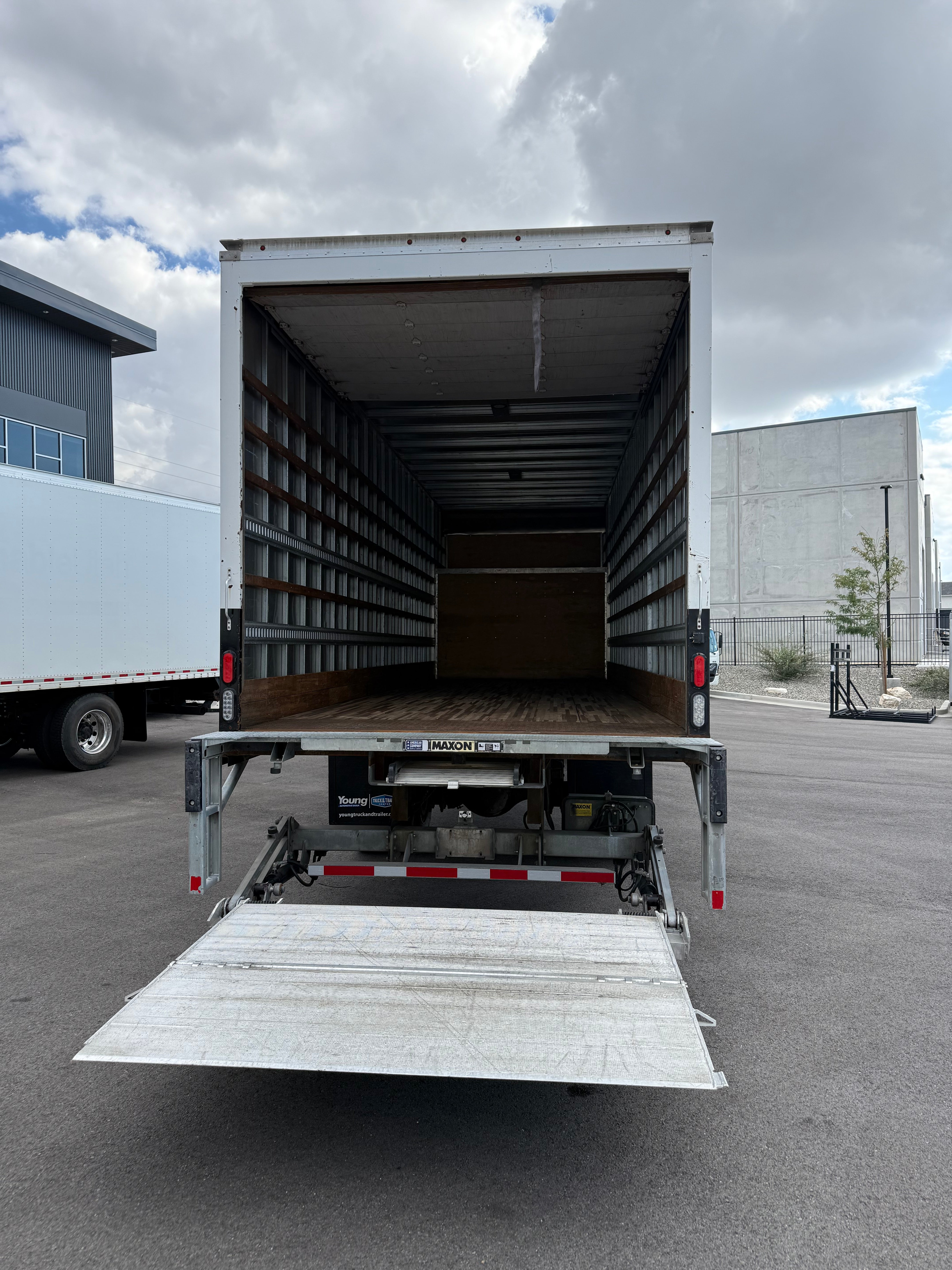 USED 2020 HINO 268A 26,000 GVW 26' BOX TRUCK