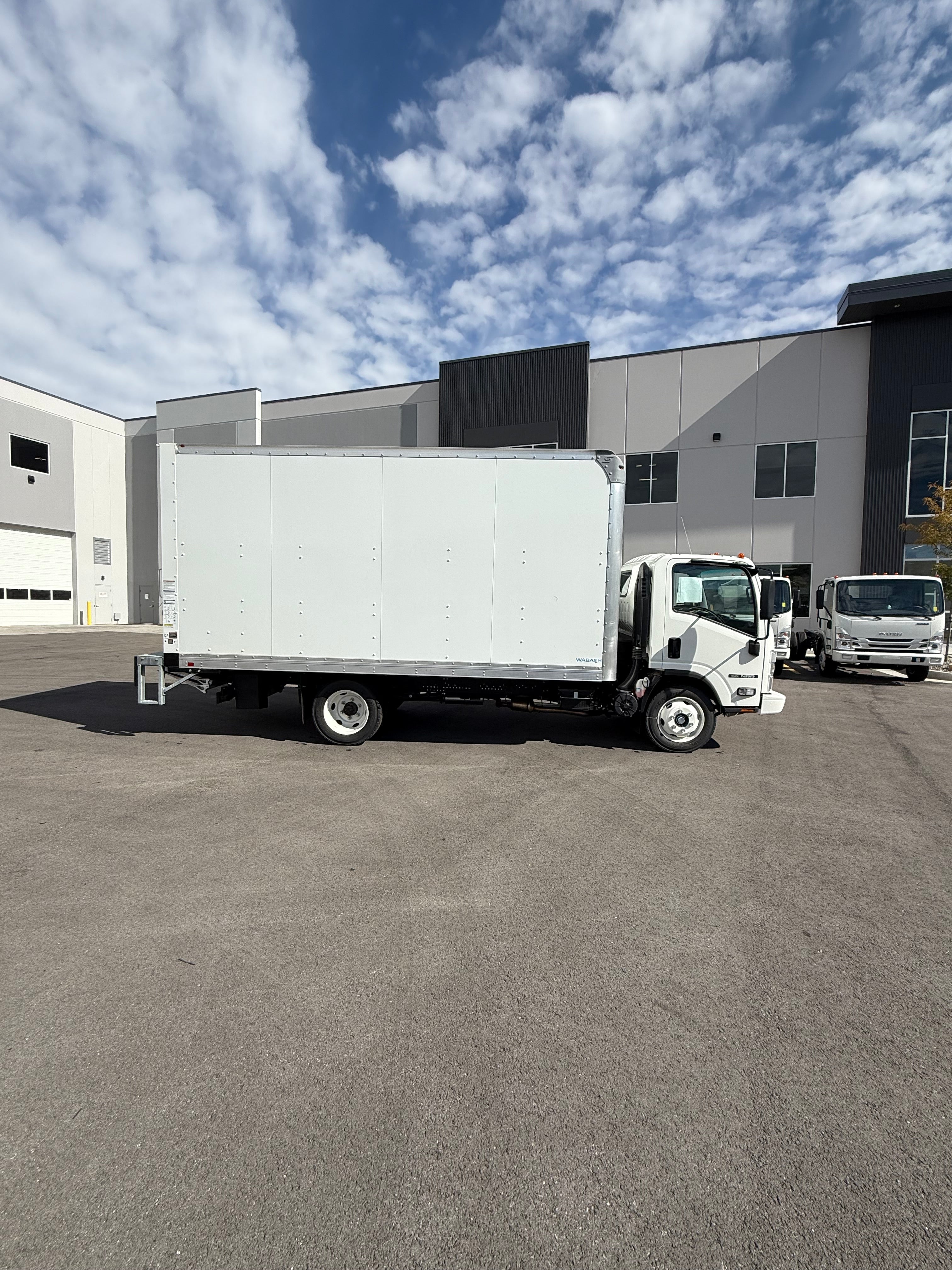 New 2025 Isuzu NRR Gas 16' Box Truck With Al Liftgate