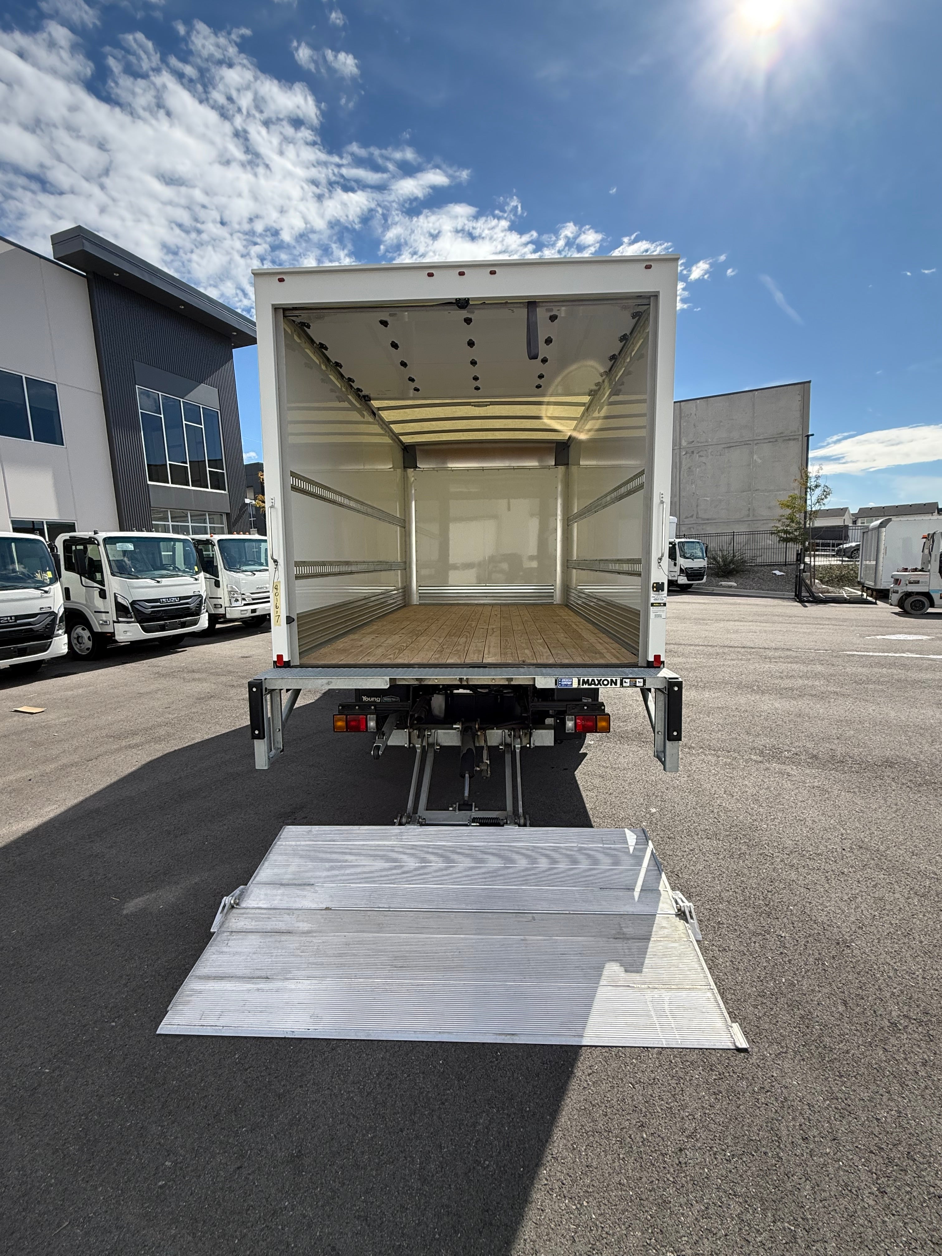 New 2025 Isuzu NRR Gas 16' Box Truck With Al Liftgate