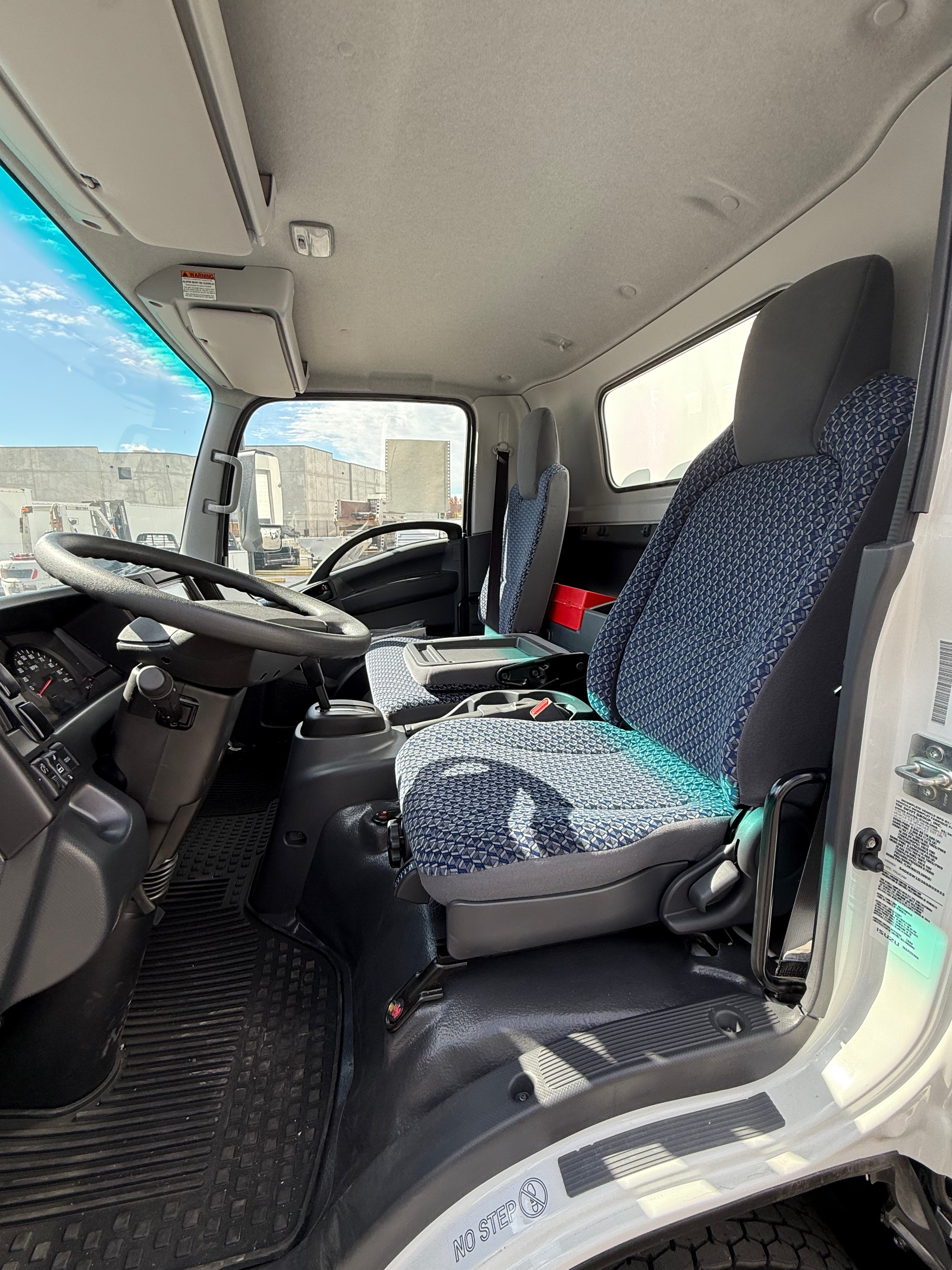 New 2025 Isuzu NRR Gas 16' Box Truck With Al Liftgate
