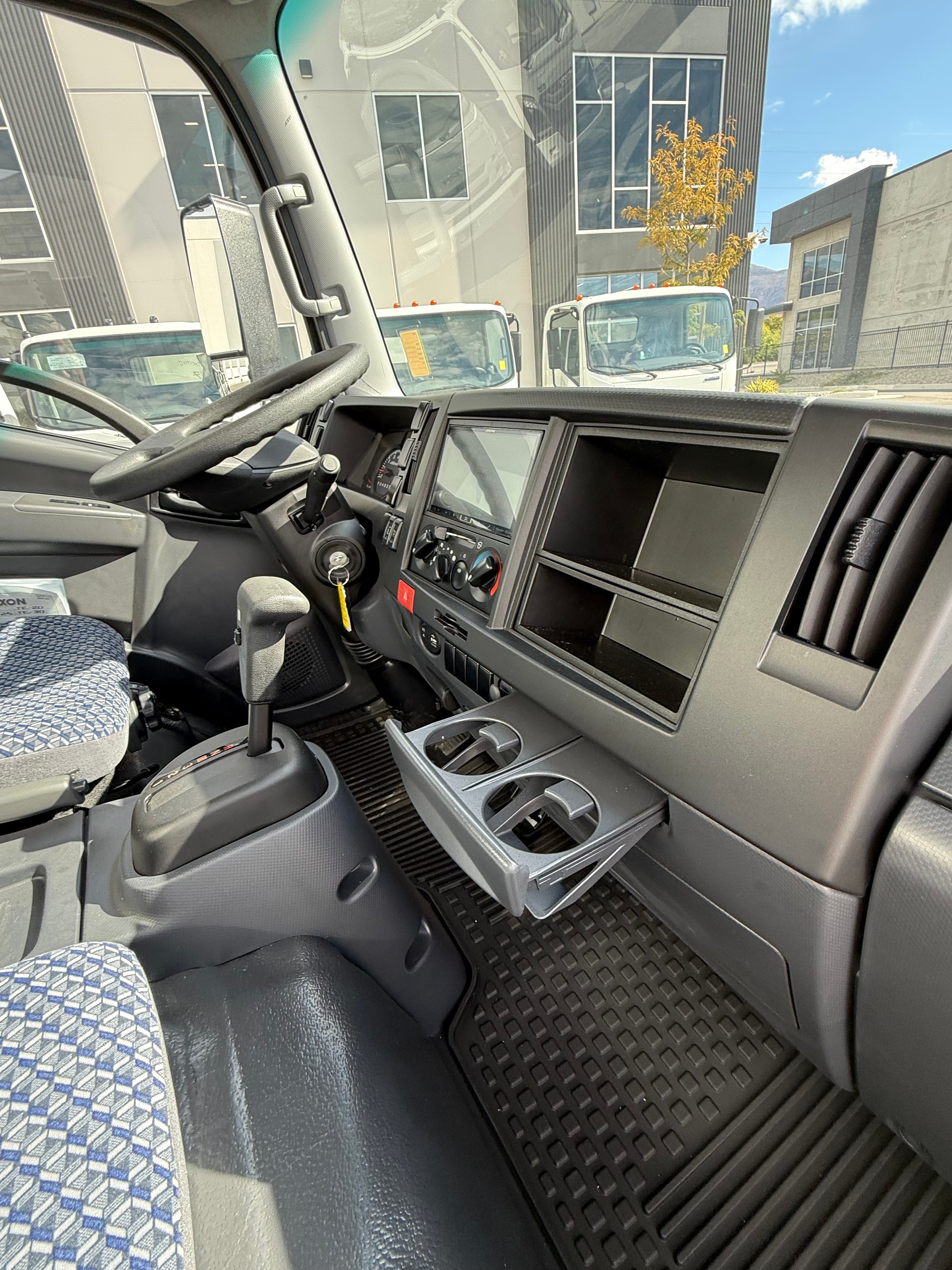 New 2025 Isuzu NRR Gas 16' Box Truck With Al Liftgate