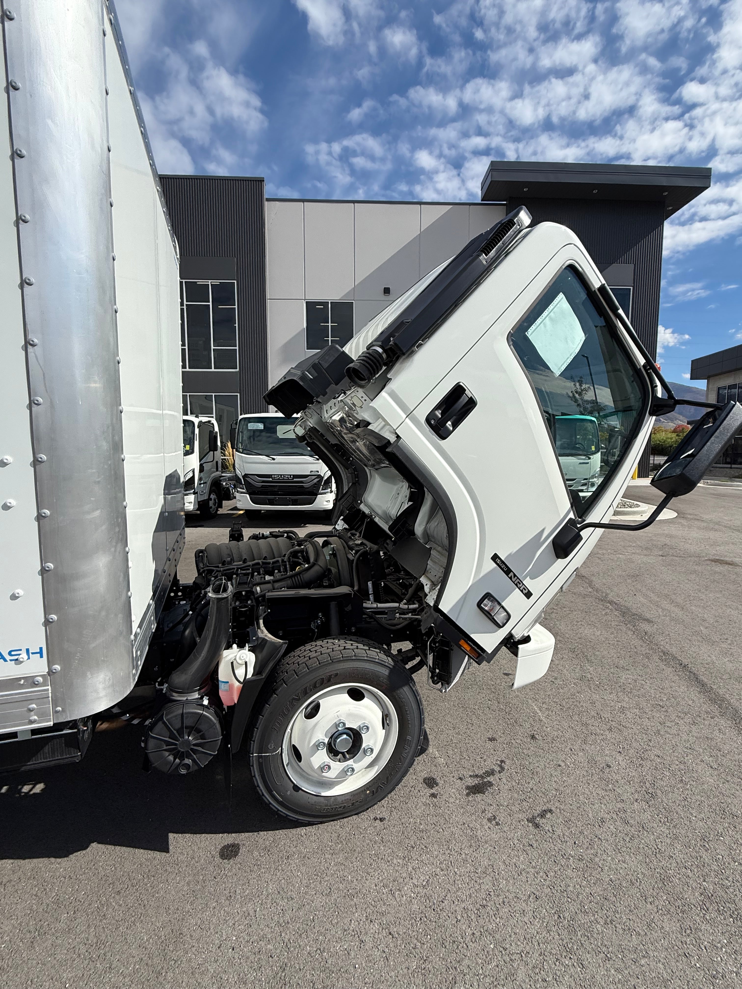 New 2025 Isuzu NRR Gas 16' Box Truck With Al Liftgate