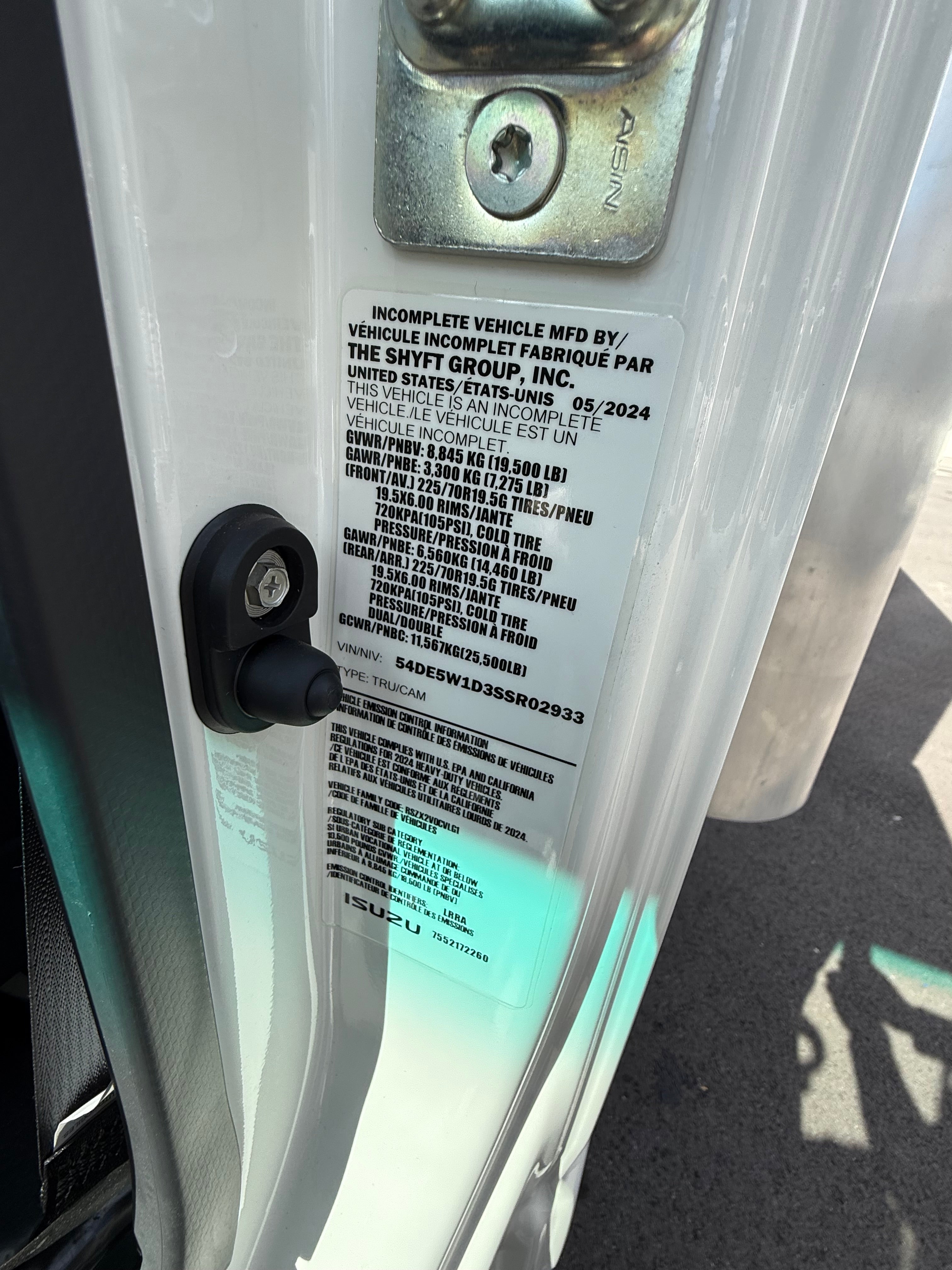 New 2025 Isuzu NRR Gas 16' Box Truck With Al Liftgate