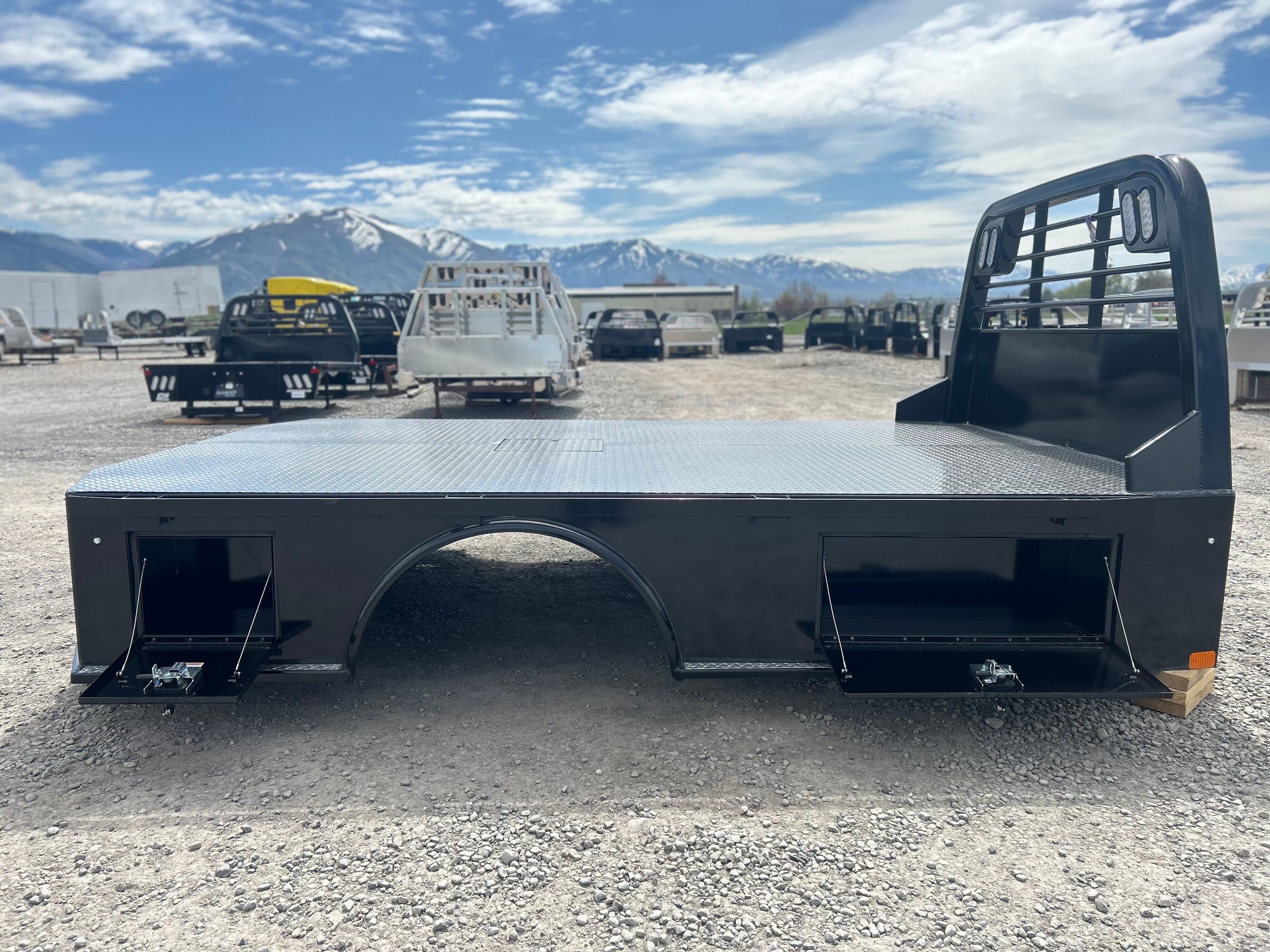CM SK 8X11'4" SKIRTED TRUCK BED