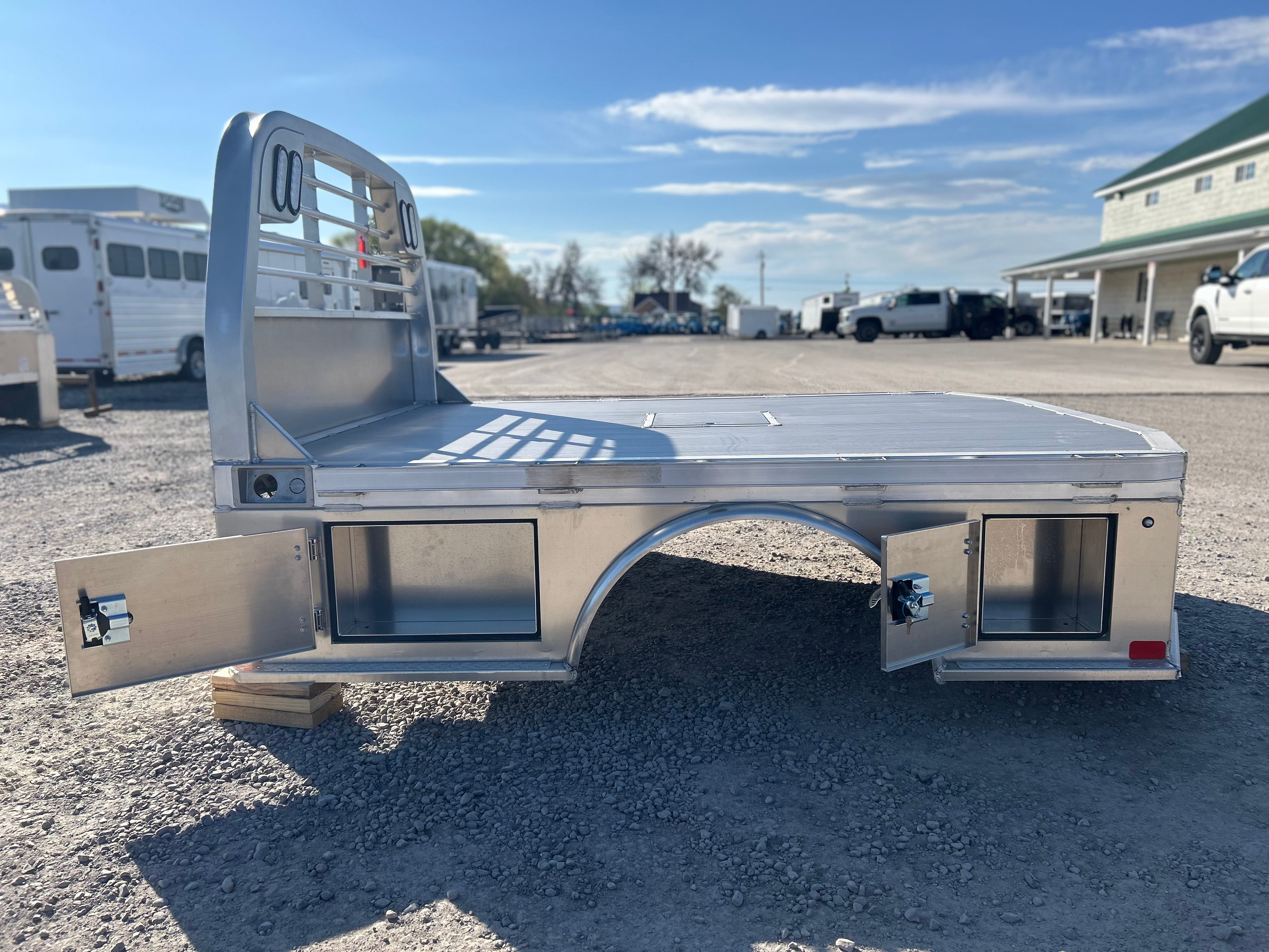 CM ALSK 7X8.6 SKIRTED TRUCK BED