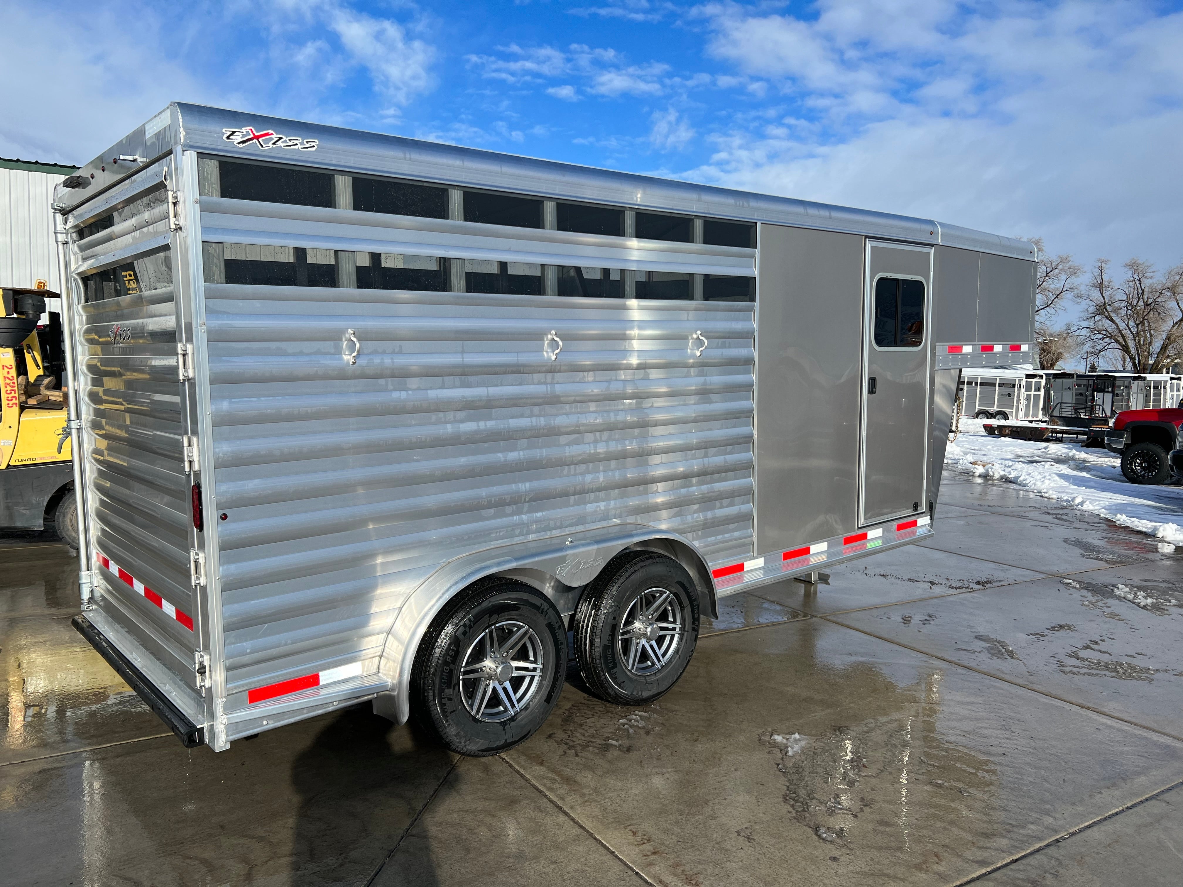 ON SALE*****  Exiss 3 Horse GN CX Trailer