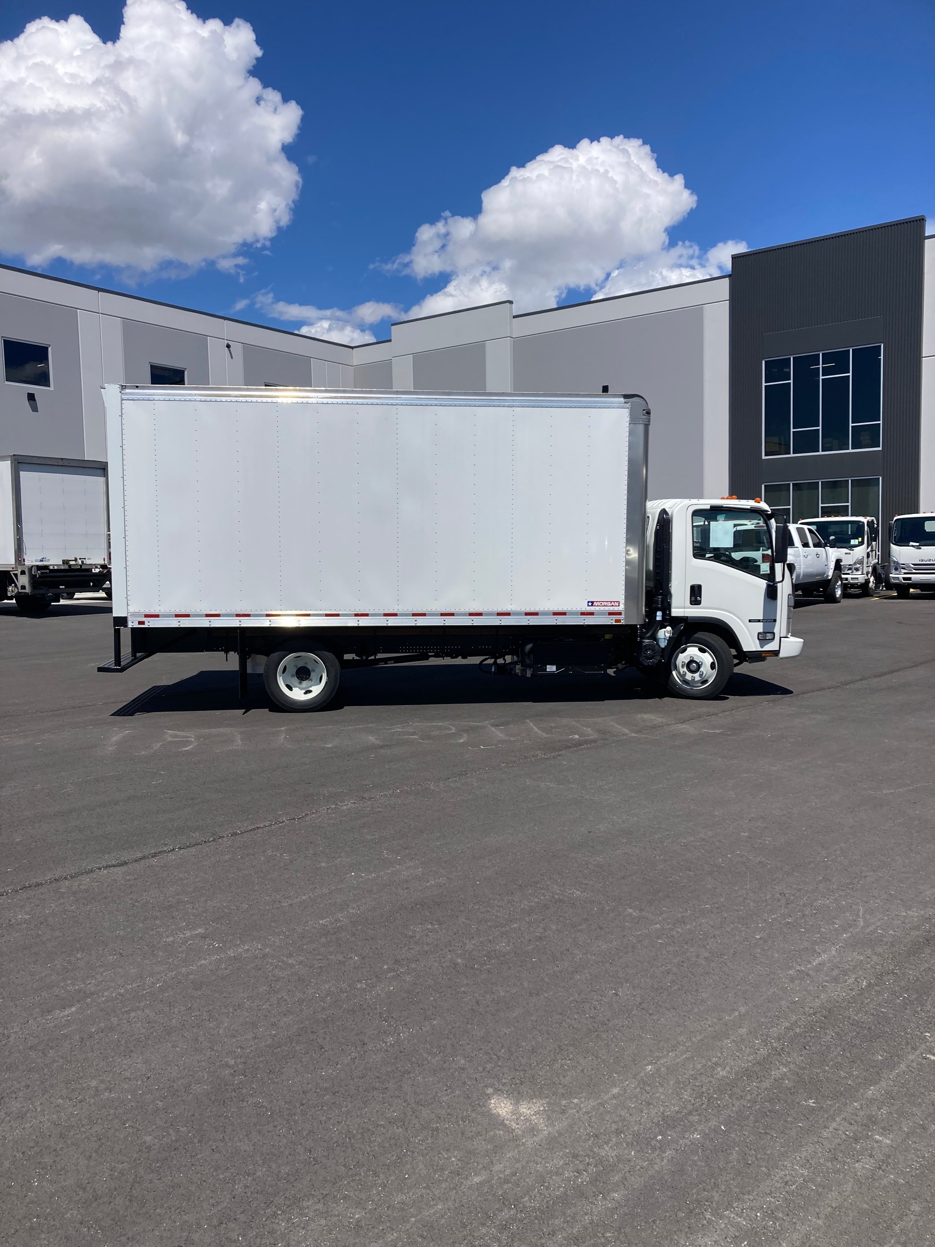 NEW 2024 ISUZU NRR DIESEL 18' BOX TRUCK