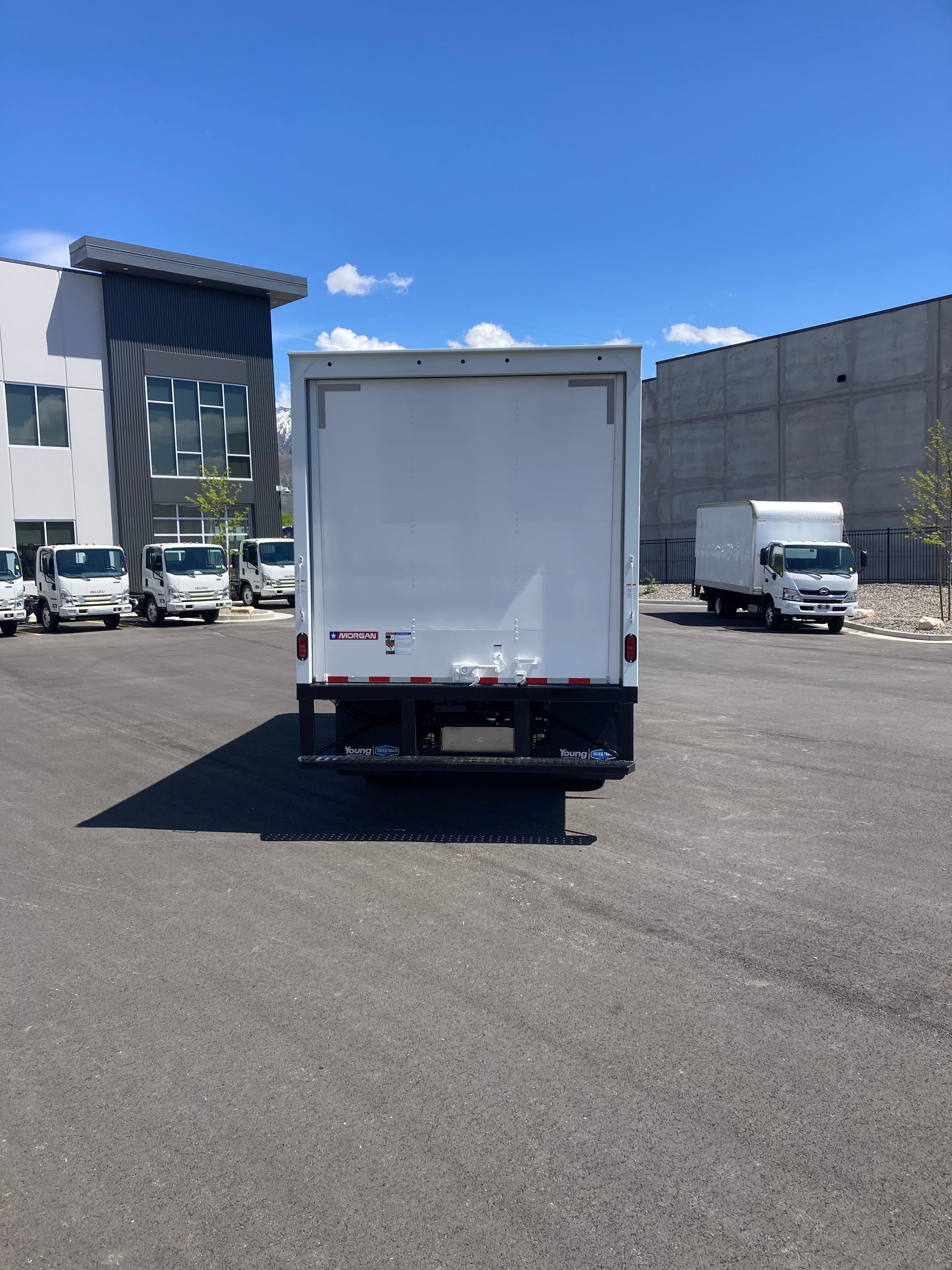 NEW 2024 ISUZU NRR DIESEL 18' BOX TRUCK