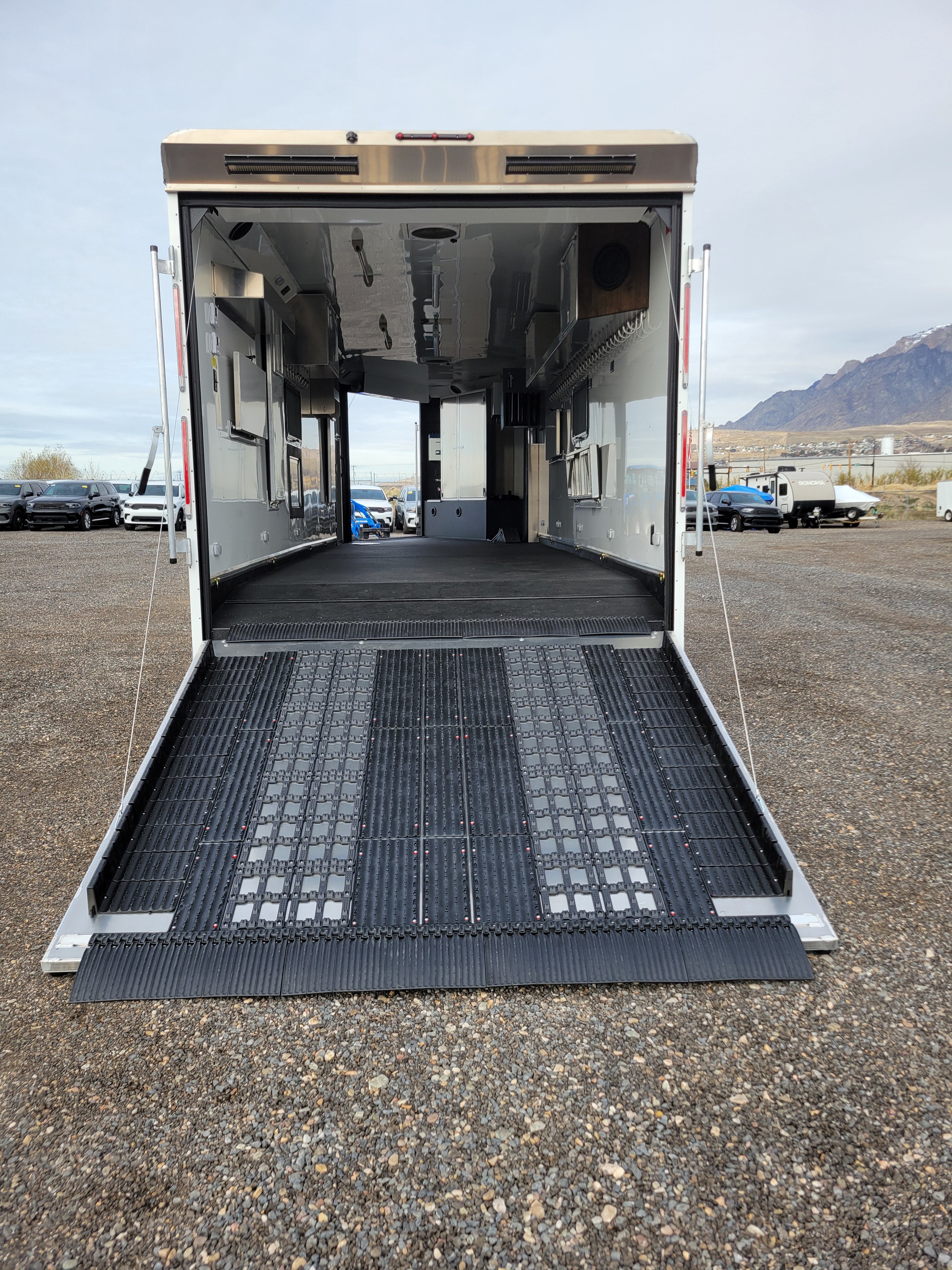 Logan Coach 31' BP Trailer