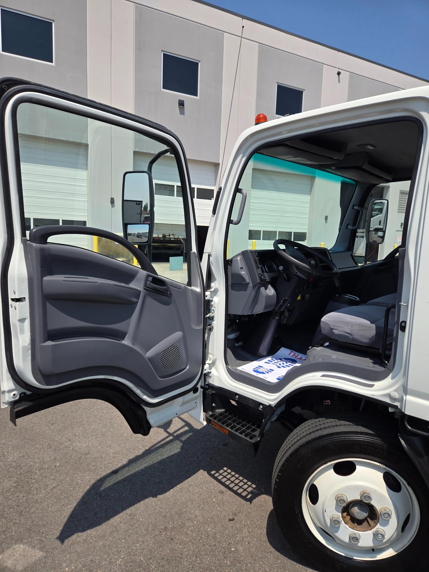 USED 2017 ISUZU NPRXD 20' BOX TRUCK