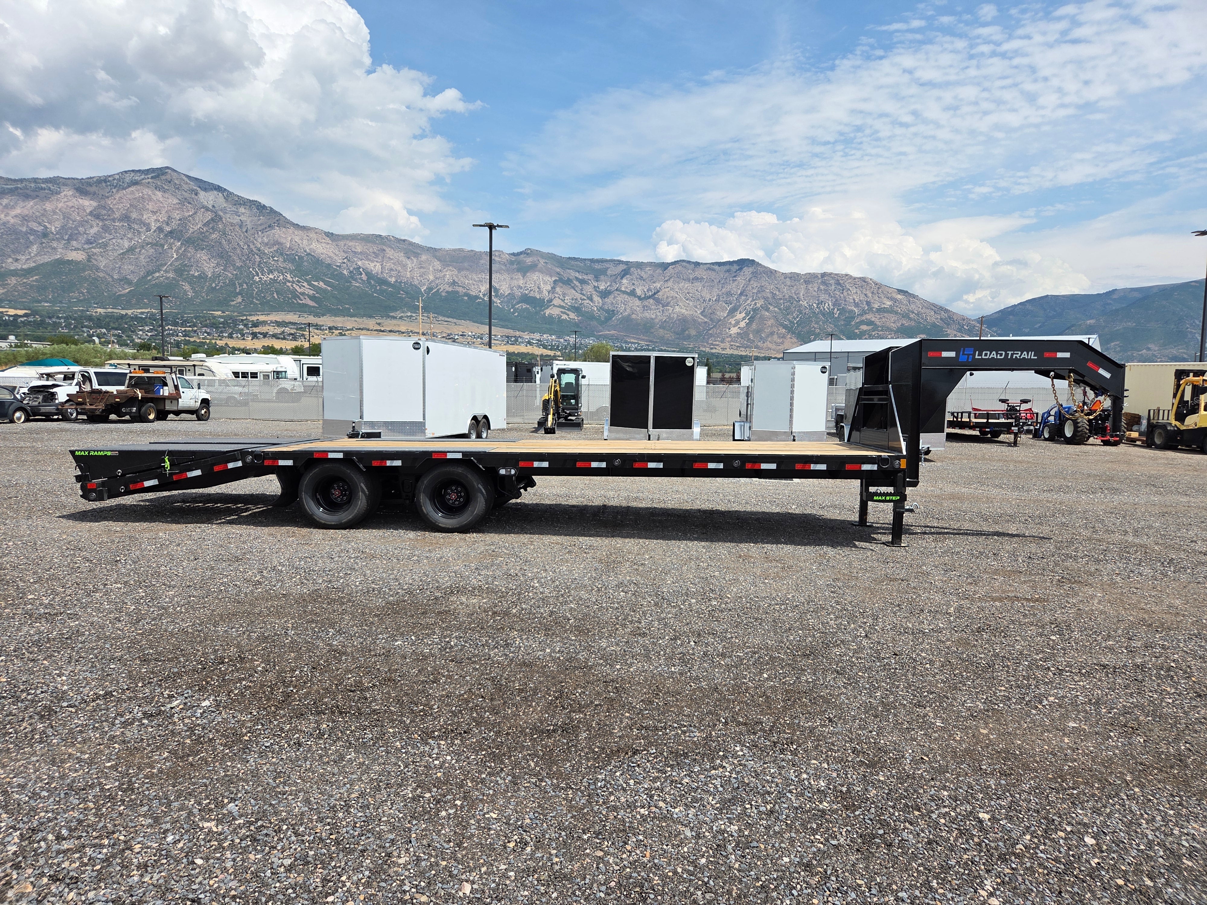 Loadtrail 28' Low-Pro Gooseneck
