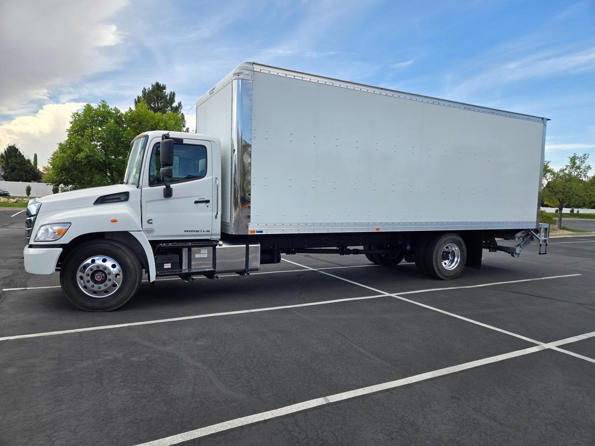2026 HINO 26' Box Truck Demo
