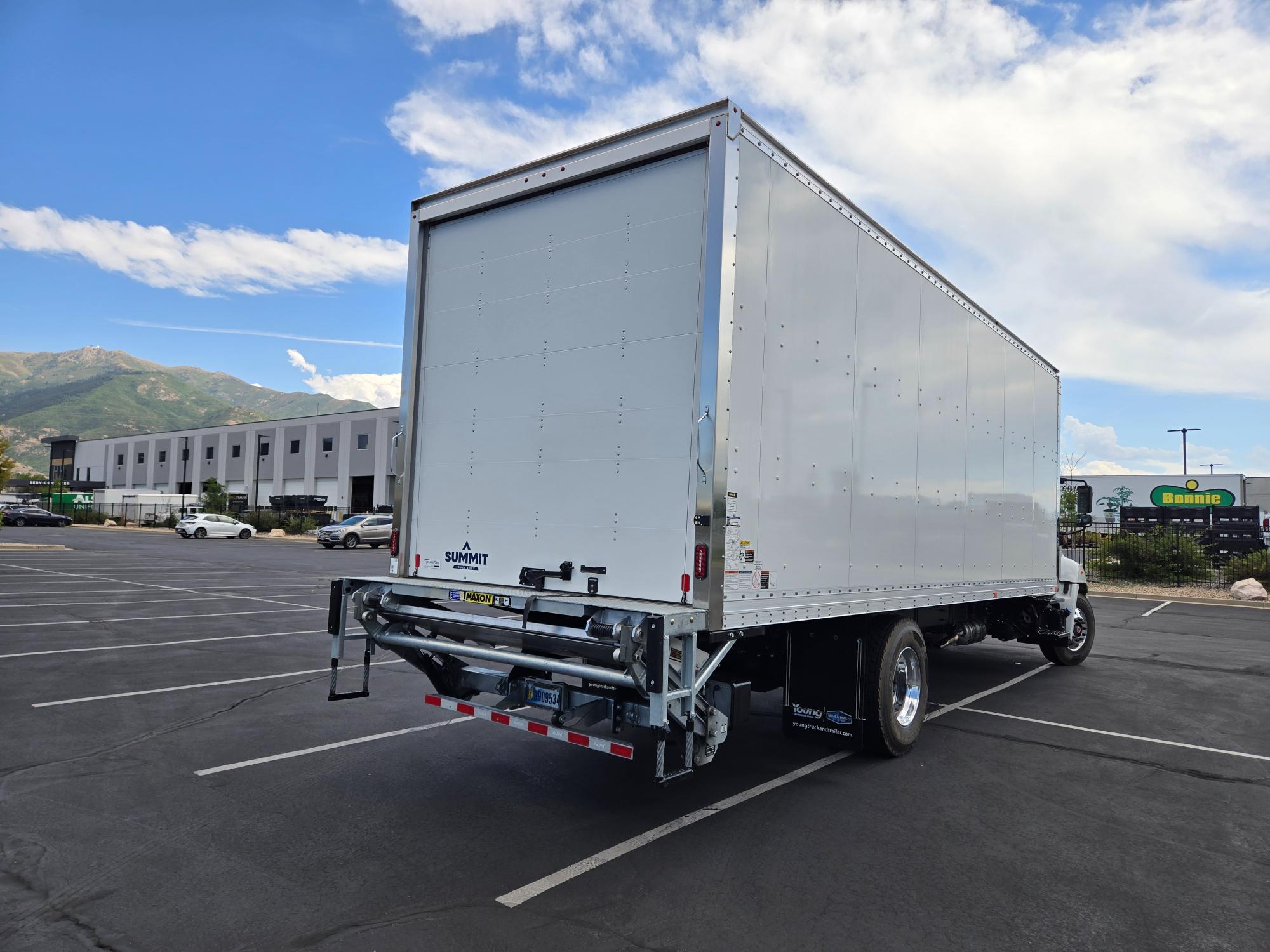 2026 HINO 26' Box Truck Demo