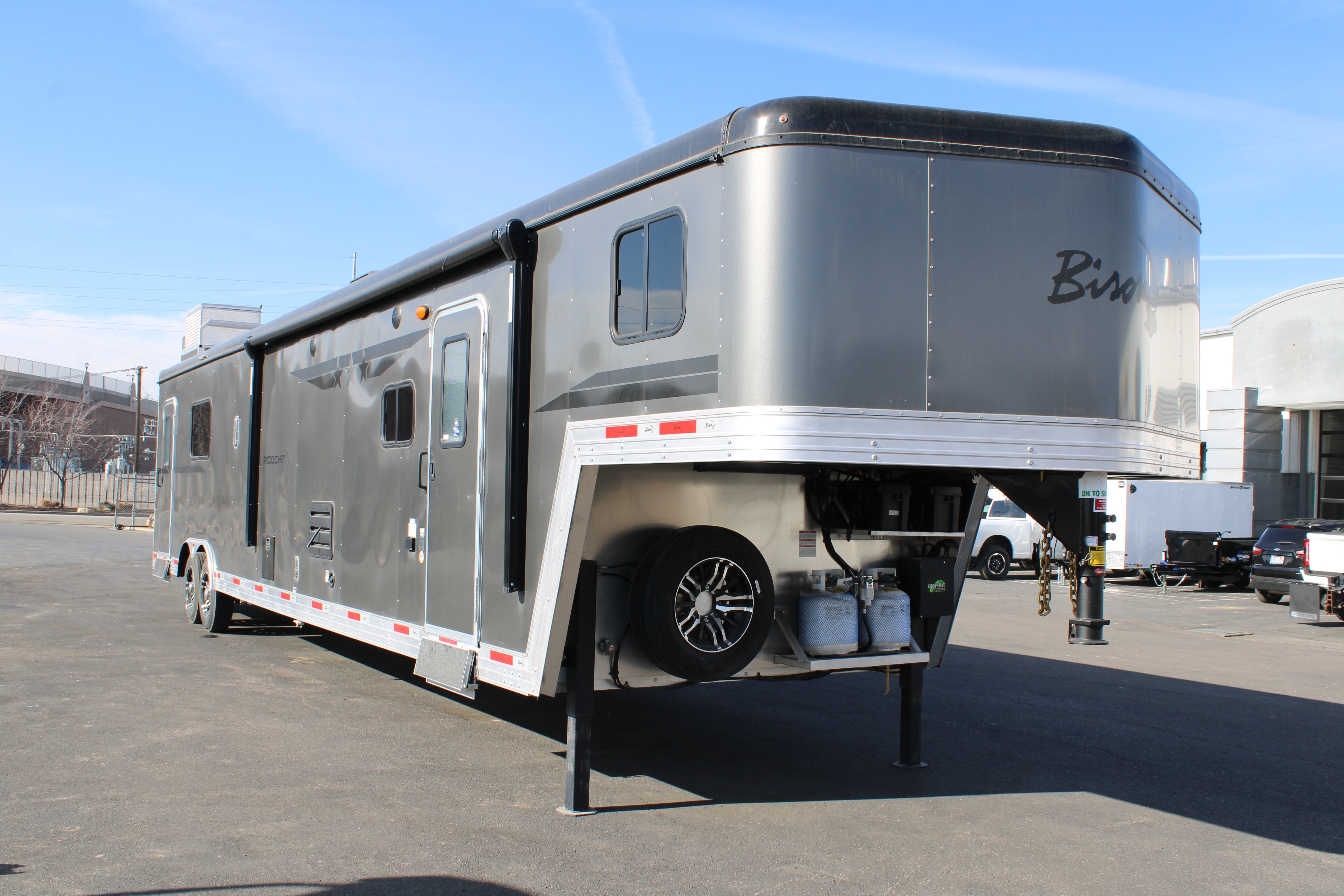 Bison 29' Horse Trailer W/ Living Quarters