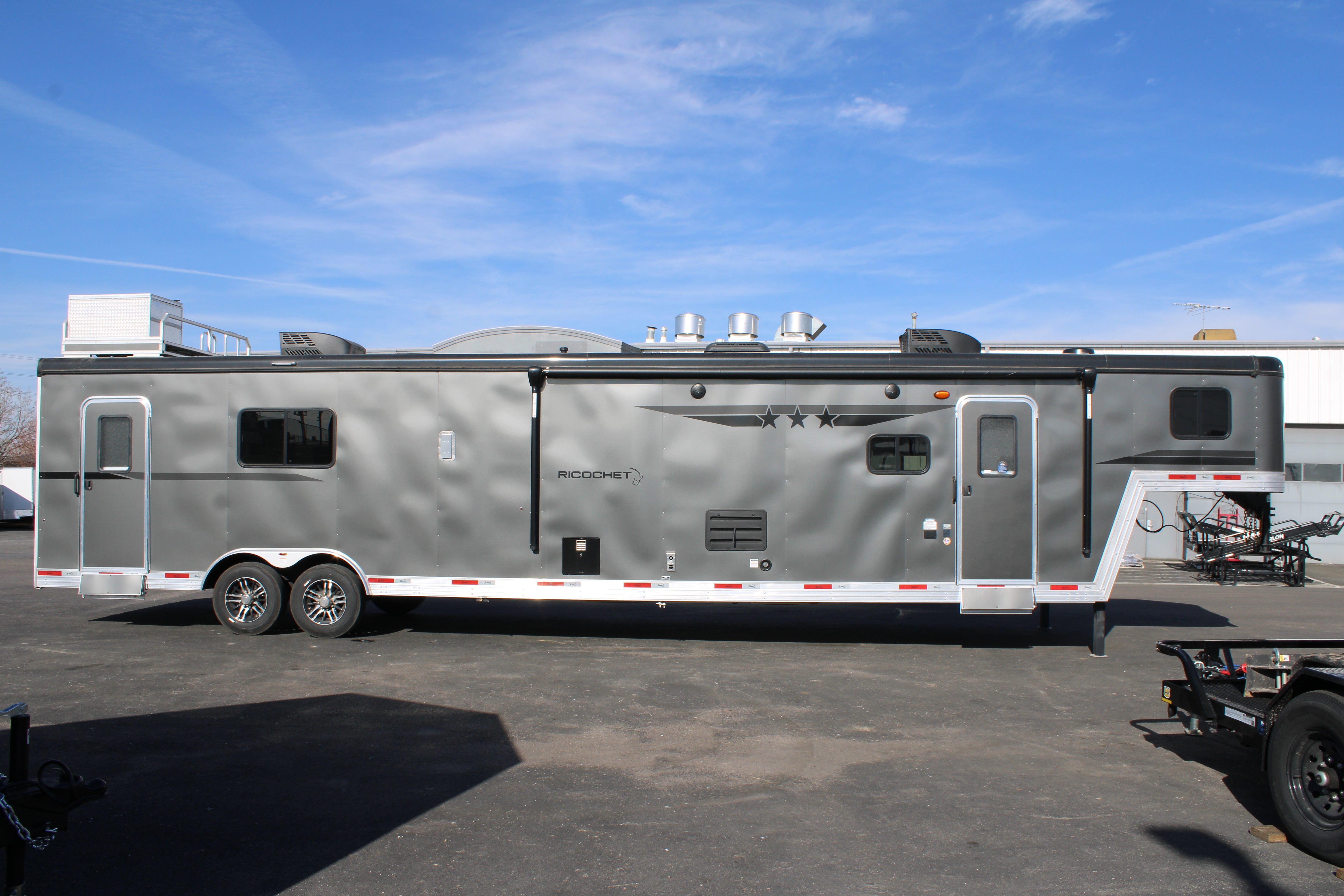 Bison 29' Horse Trailer W/ Living Quarters