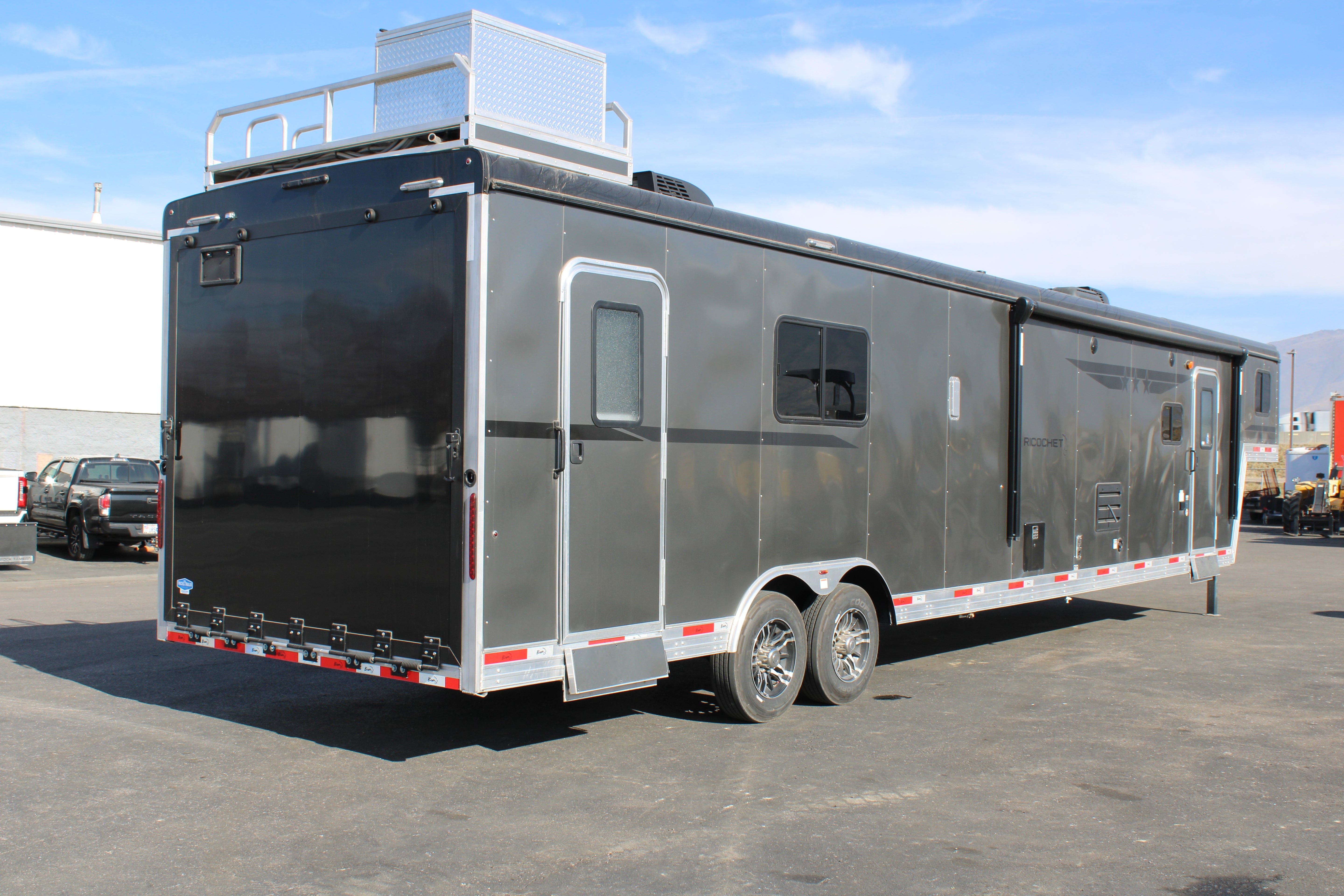 Bison 29' Horse Trailer W/ Living Quarters