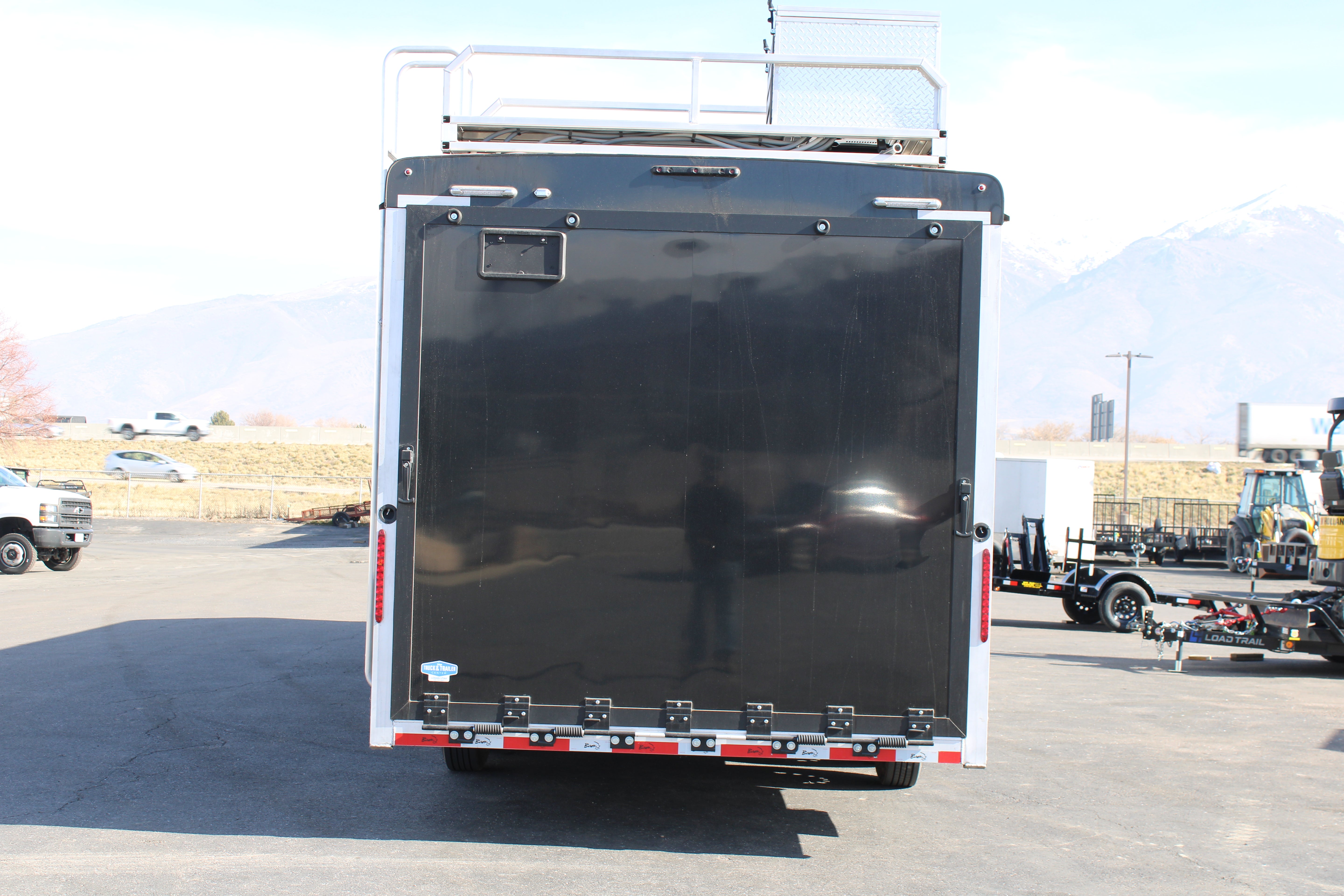 Bison 29' Horse Trailer W/ Living Quarters