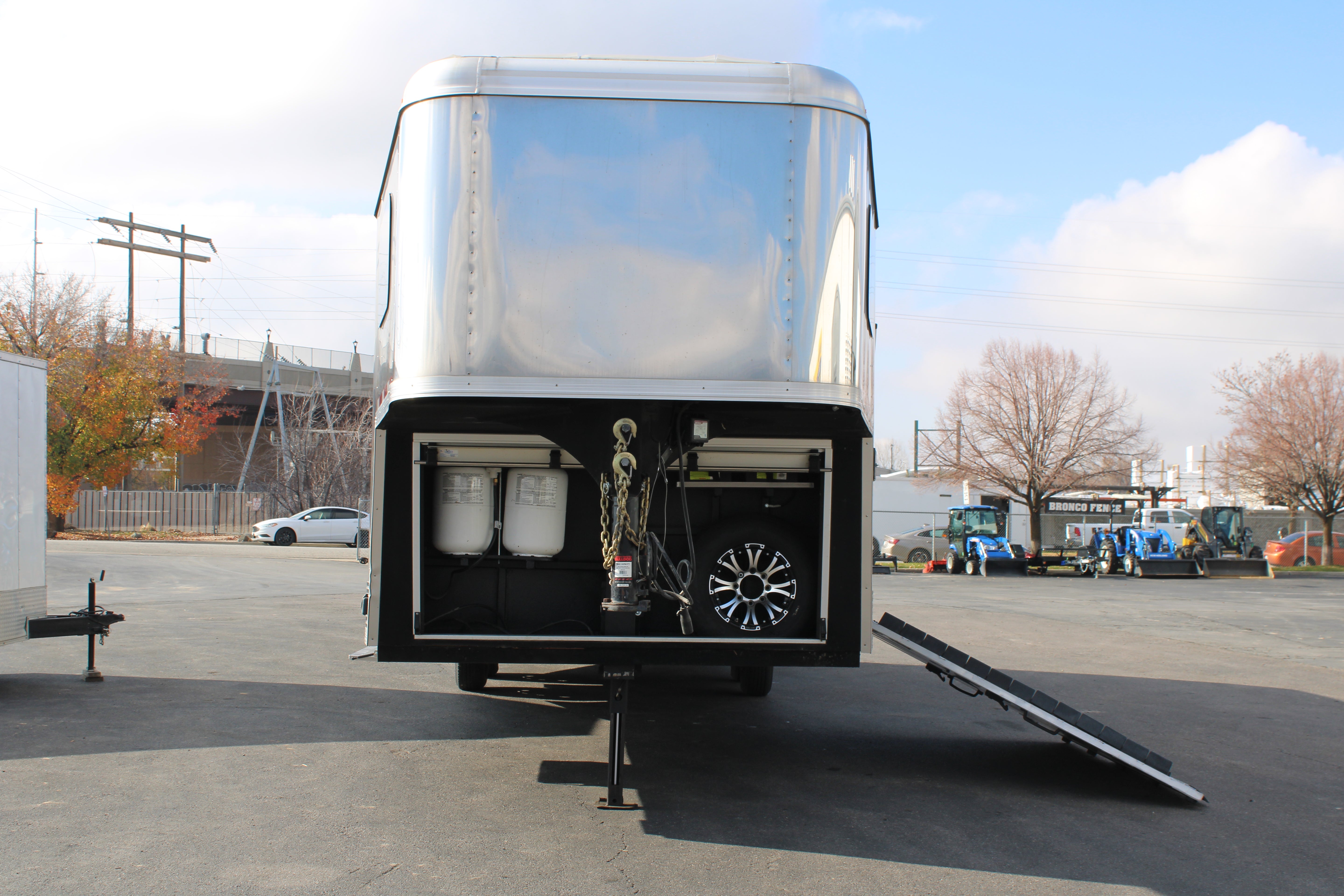 Logan Coach HPGN 33' Trailer (BLACK FRIDAY SPECIAL)