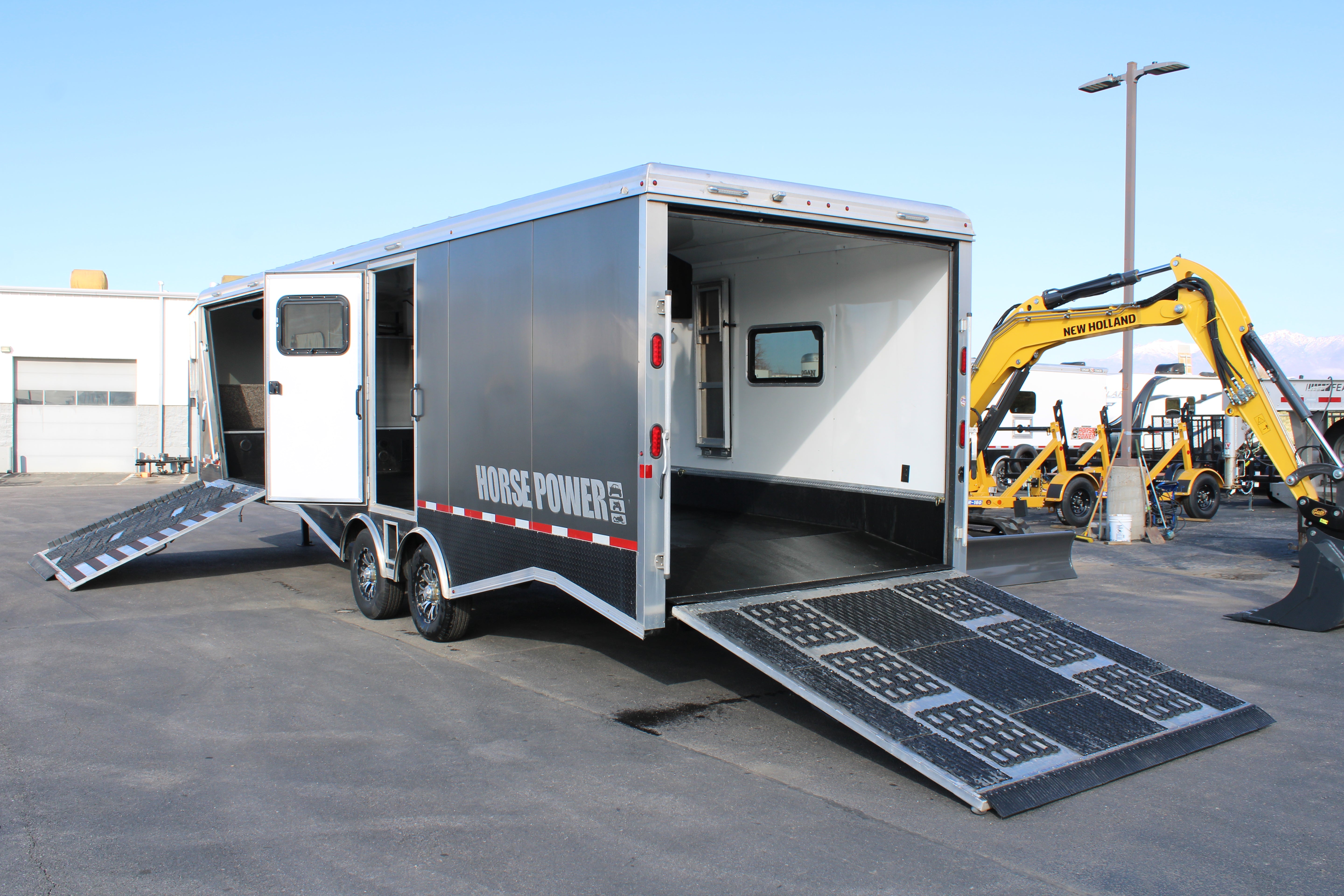 Logan Coach HPGN 33' Trailer (BLACK FRIDAY SPECIAL)