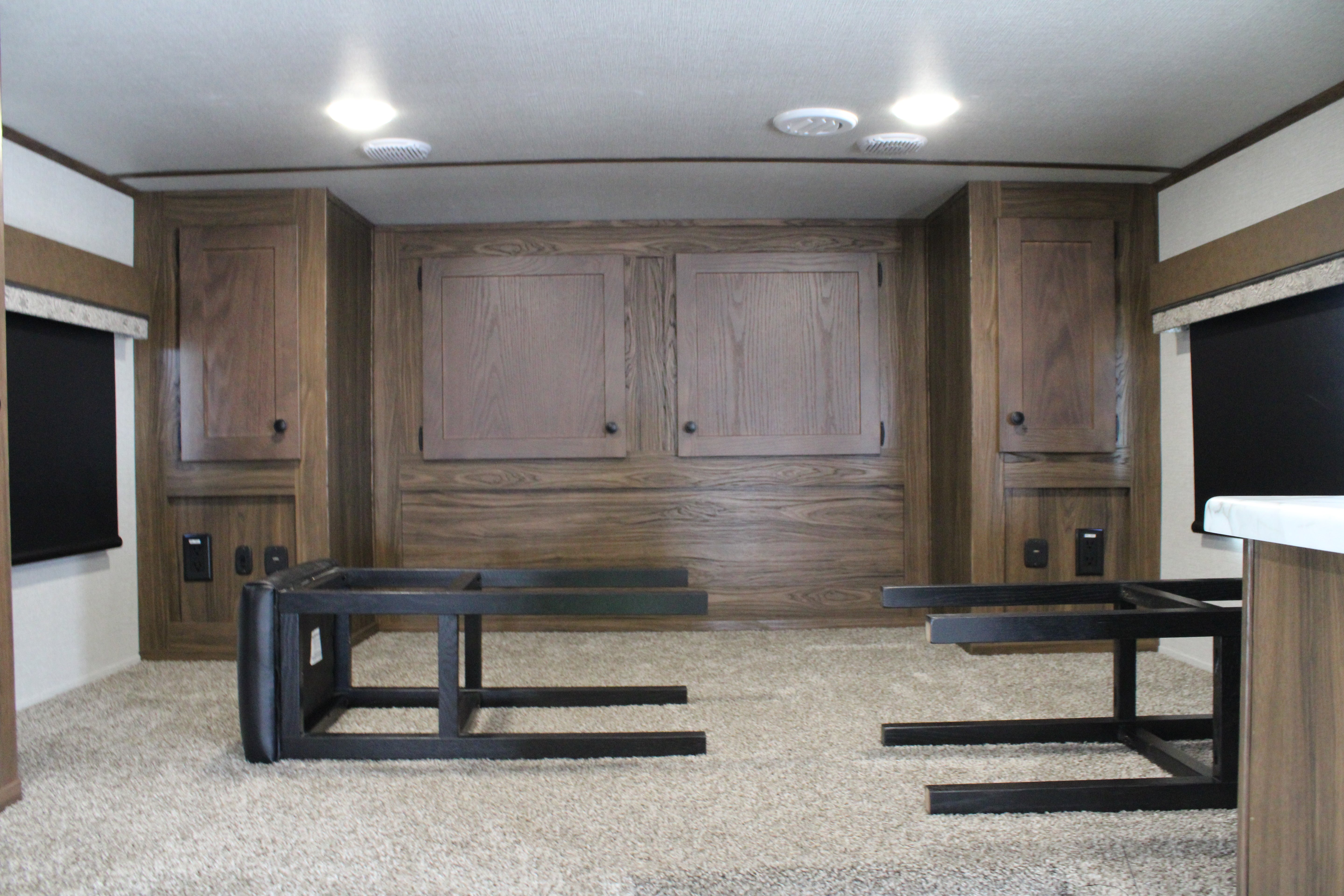 Bison Coach RC16T16 Toy Hauler