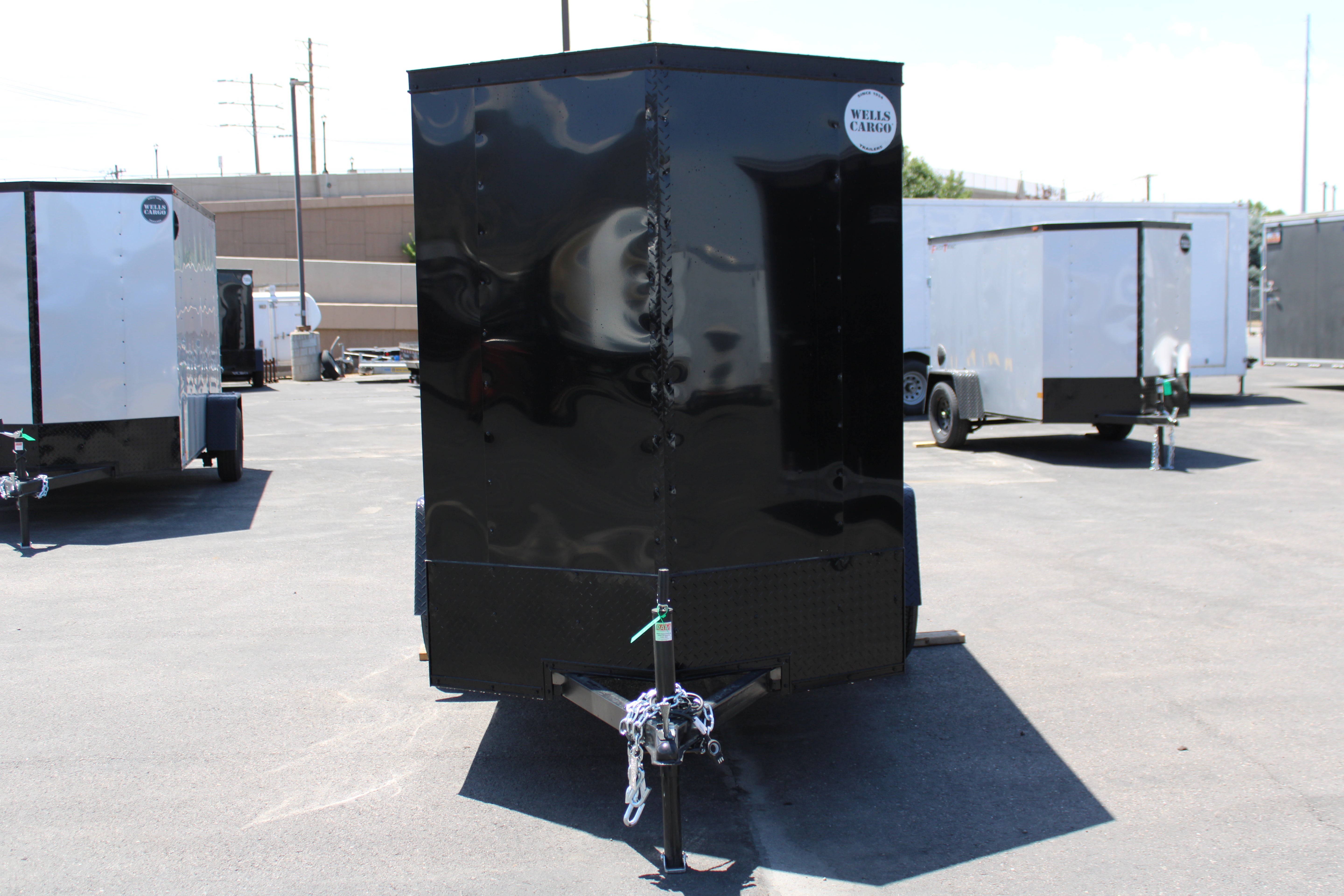2025 Wells Cargo 5 x 8 Deluxe Enclosed Trailer
