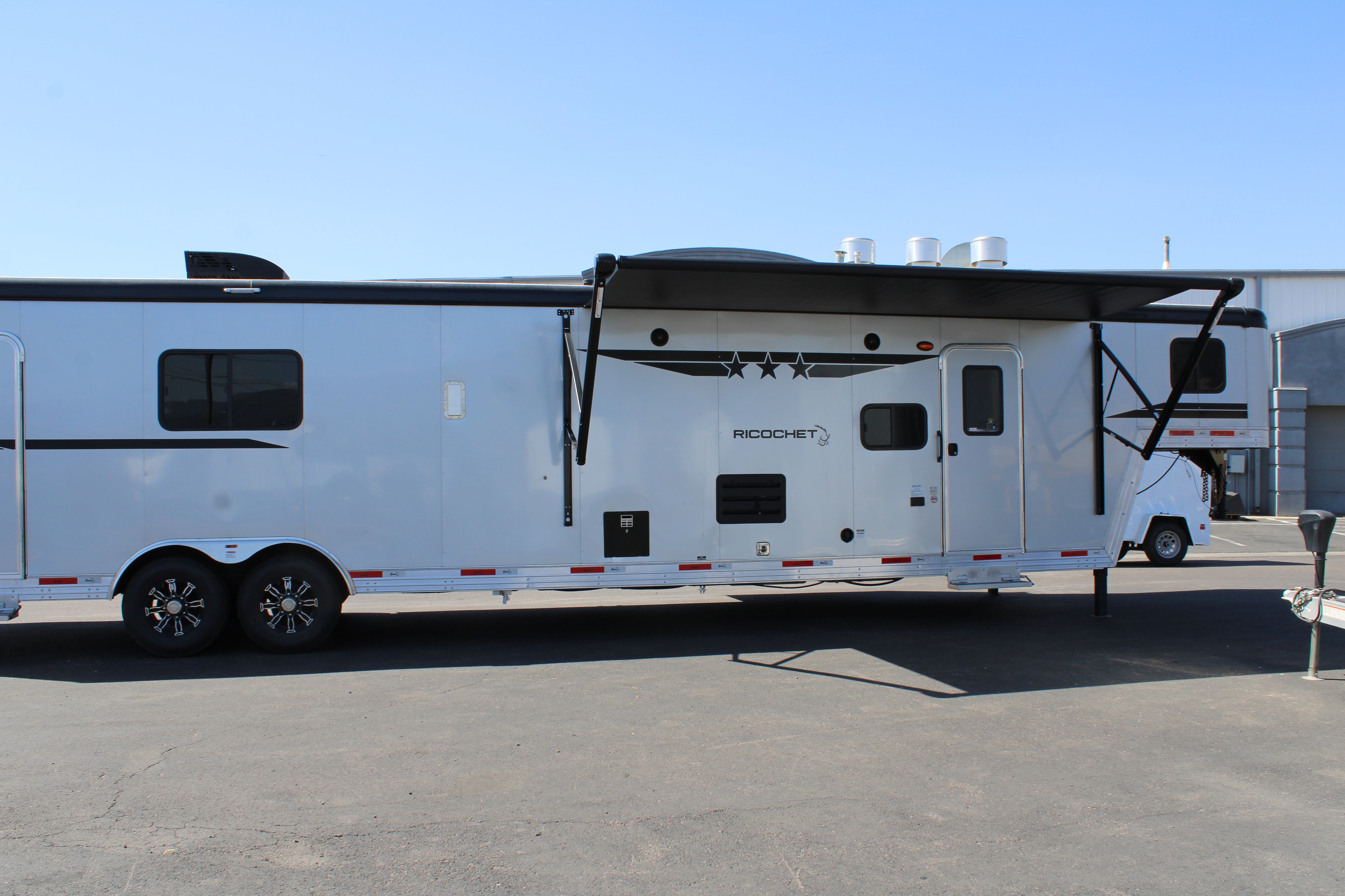 2025 Bison Riot RC18T16.S Toy Hauler