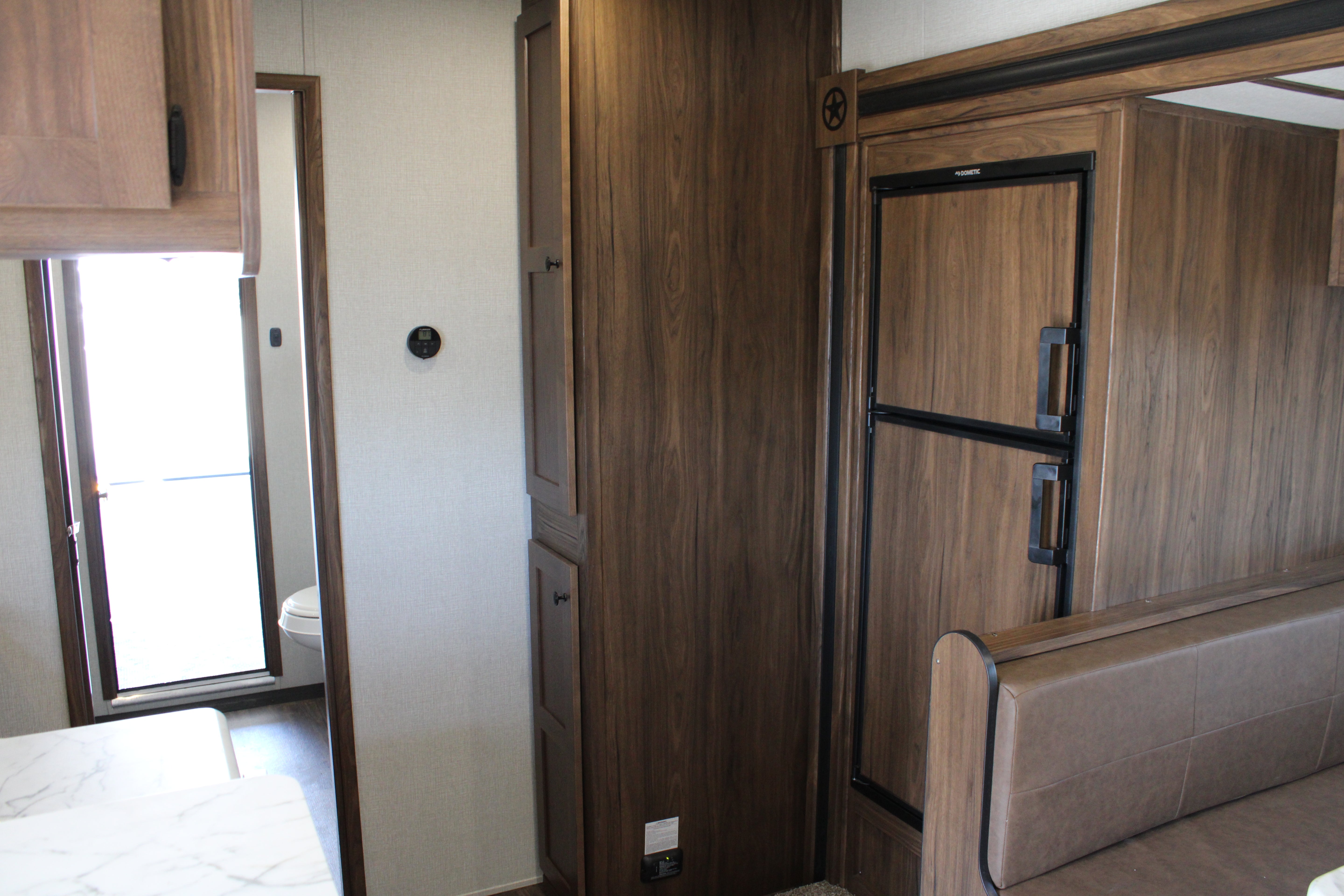 Bison Coach RC16T16 Toy Hauler