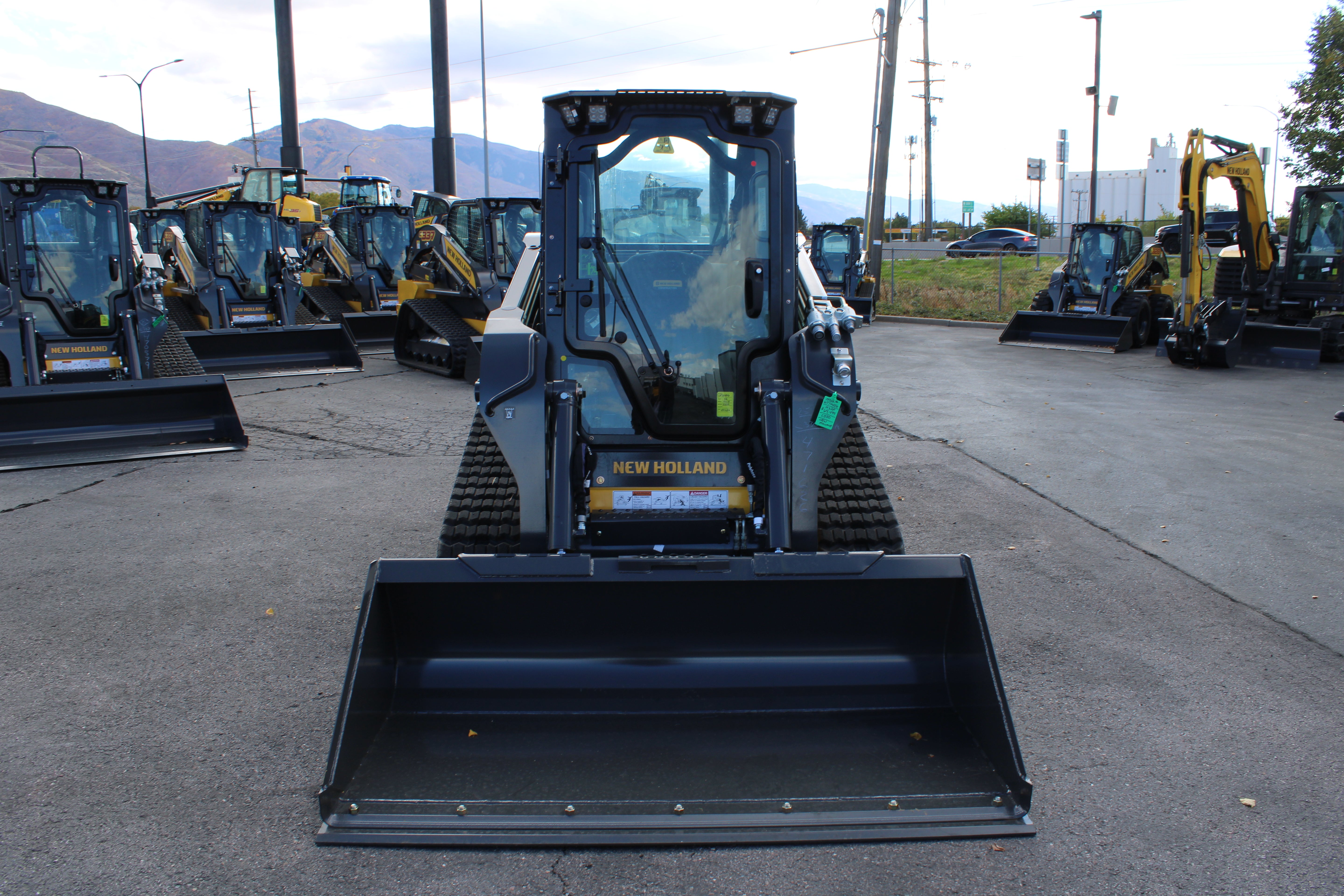 New Holland C330 Skidsteer